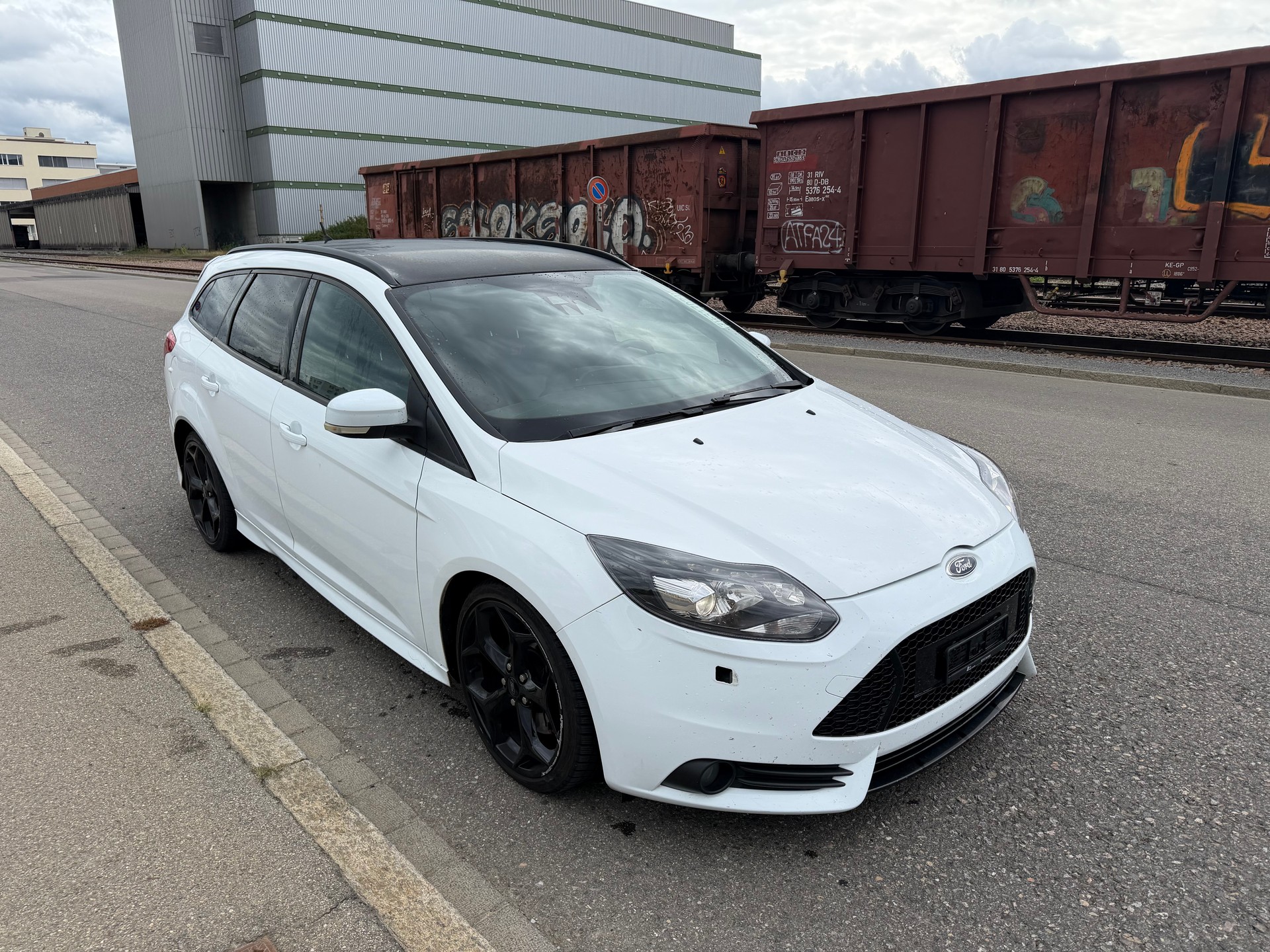 FORD Focus 2.0 SCTi ST-3-showroom-element-2