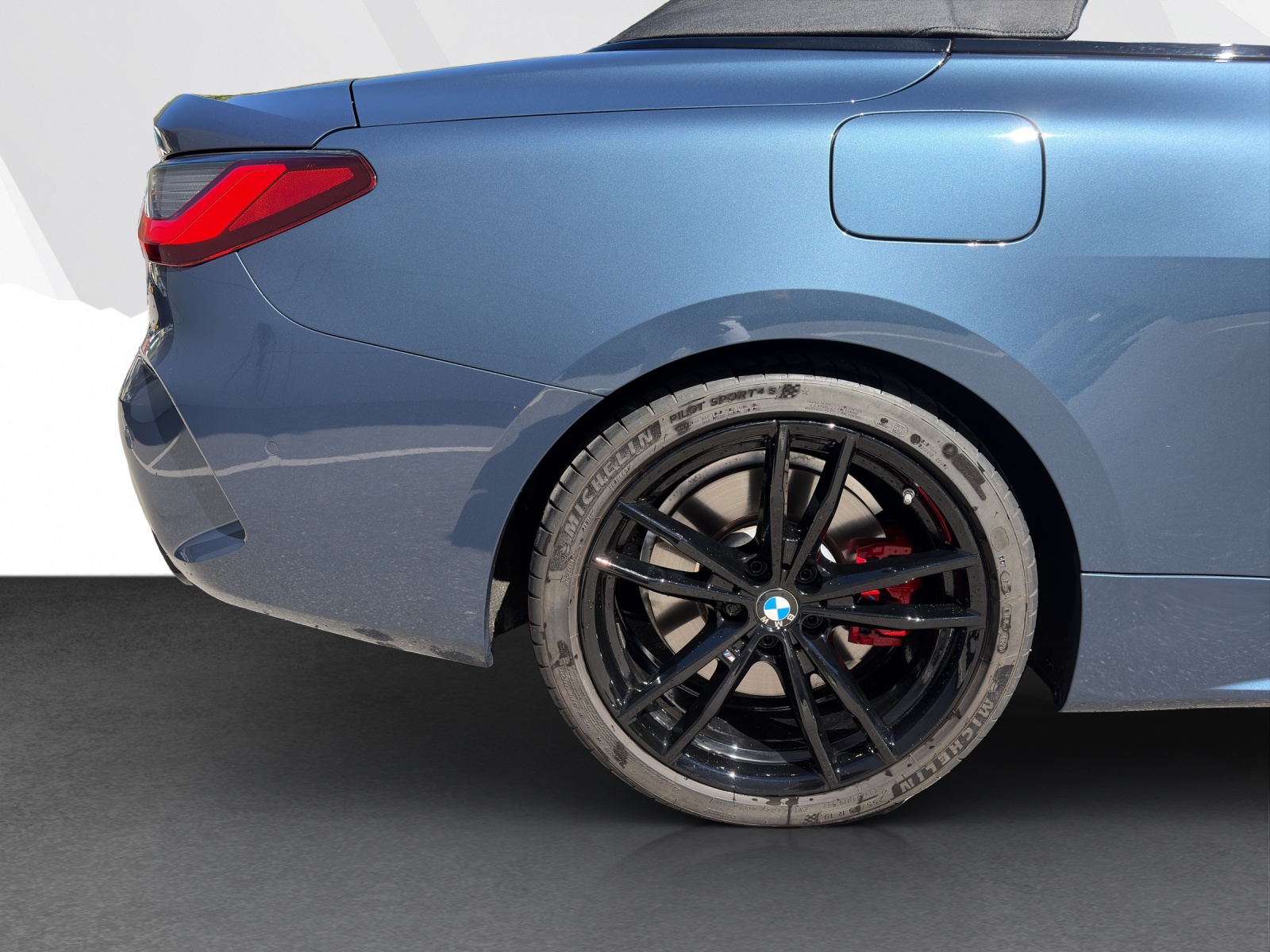 BMW M440i xDrive Cabrio-image-22