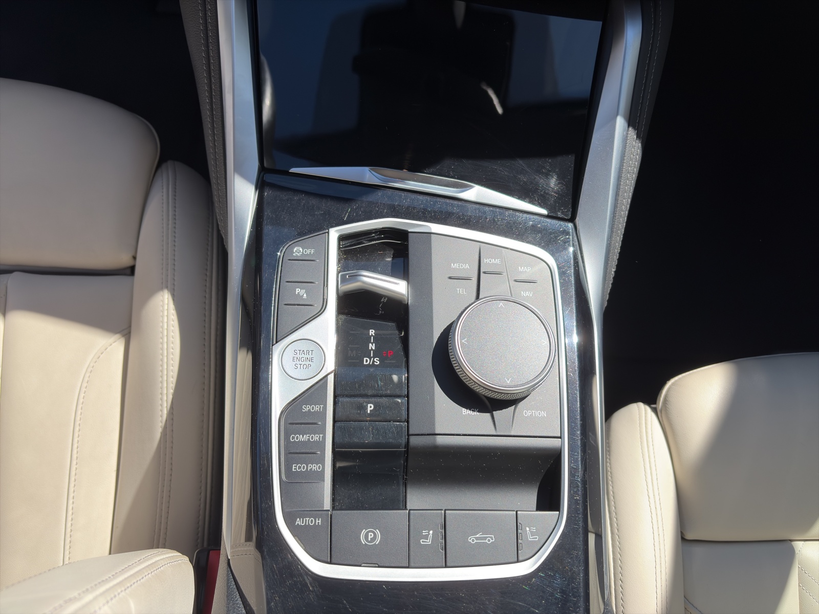 BMW M440i xDrive Cabrio-image-14