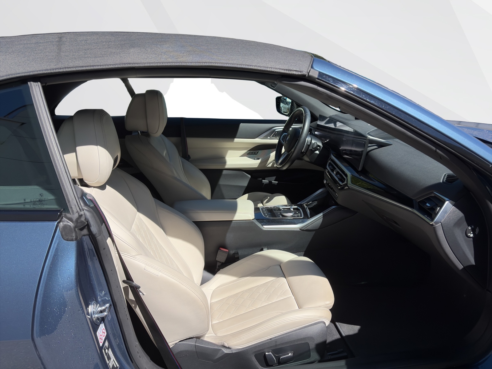 BMW M440i xDrive Cabrio-image-15
