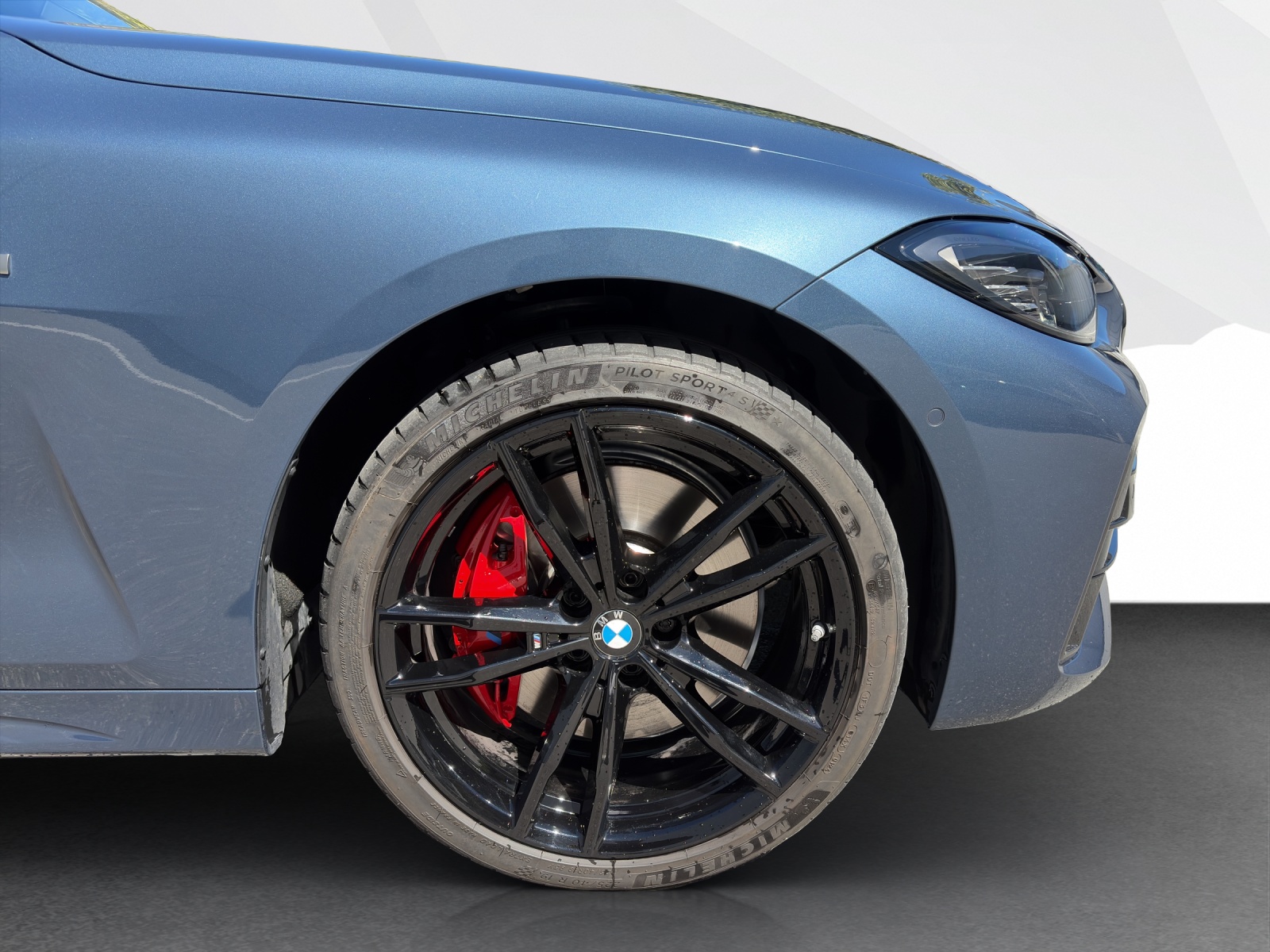 BMW M440i xDrive Cabrio-image-23