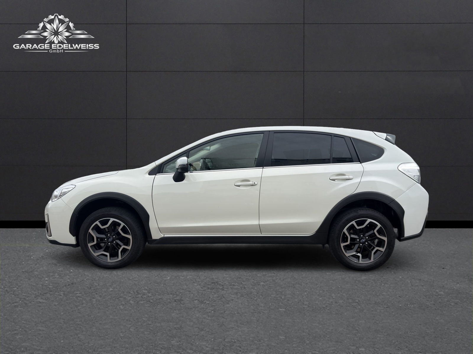 SUBARU XV 2.0 Swiss Three AWD CVT-showroom-element-1