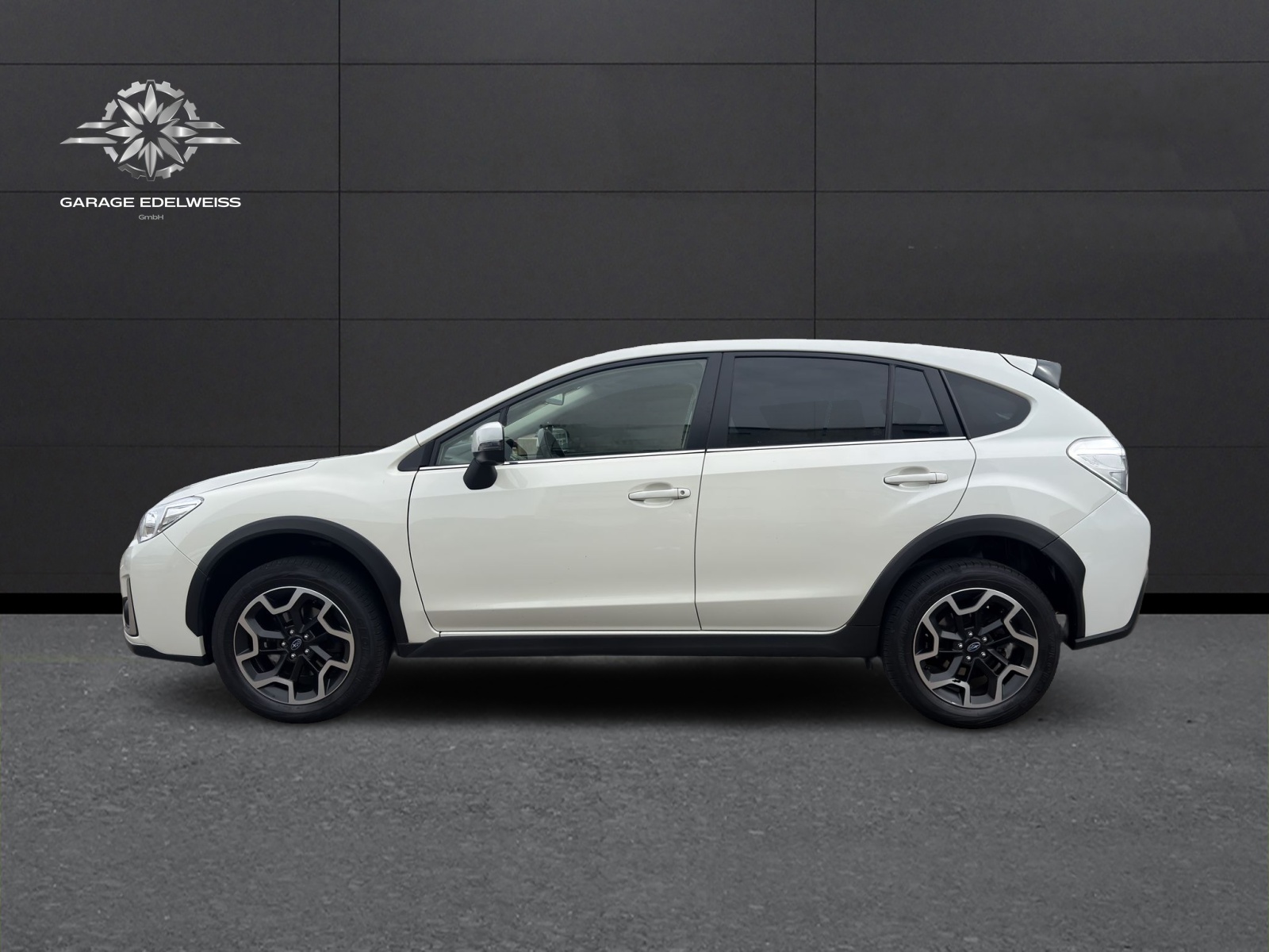 SUBARU XV 2.0 Swiss Three AWD CVT-showroom-element-1