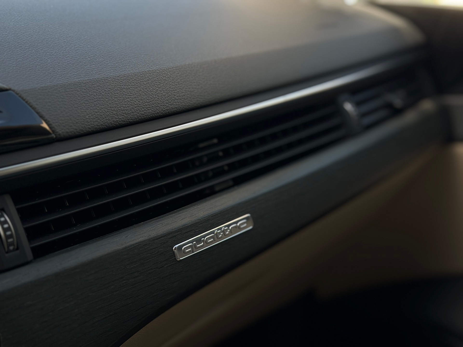 AUDI A4 Limousine 40 TDI advanced quattro S-tronic-image-22