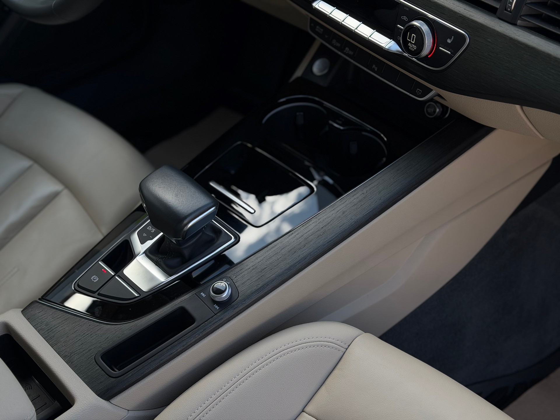 AUDI A4 Limousine 40 TDI advanced quattro S-tronic-image-17