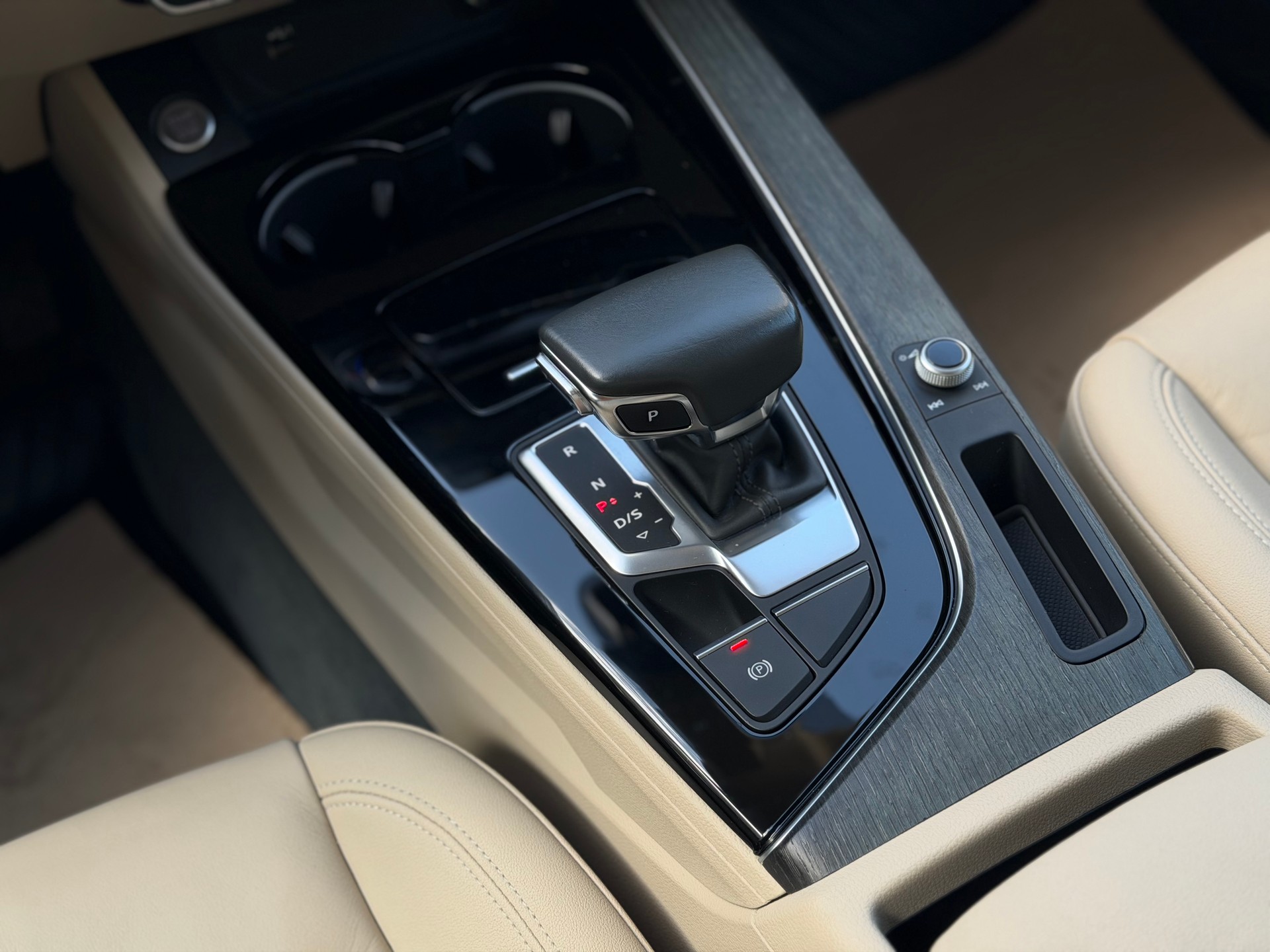 AUDI A4 Limousine 40 TDI advanced quattro S-tronic-image-16