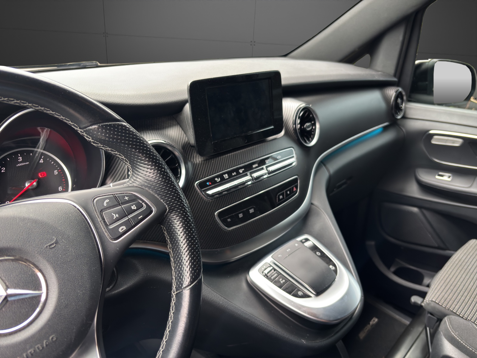 MERCEDES-BENZ V 300 d lang 4Matic 9G-Tronic-image-4