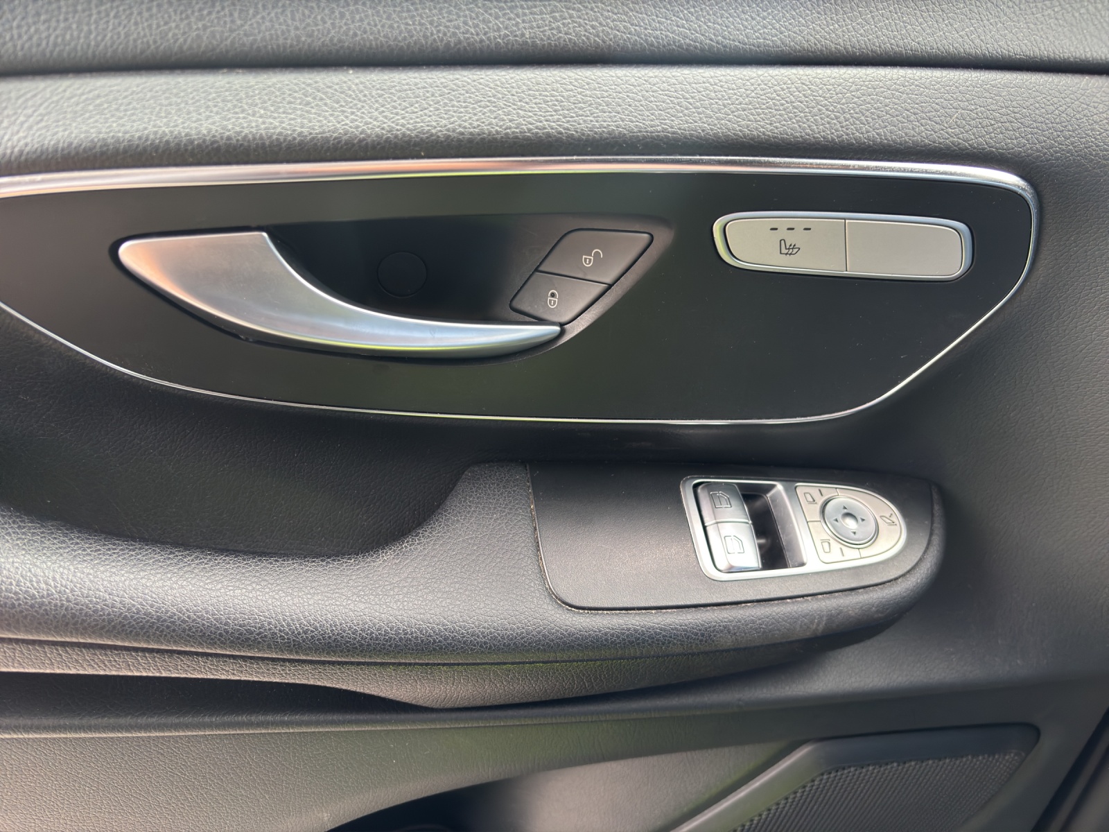 MERCEDES-BENZ V 300 d lang 4Matic 9G-Tronic-image-11