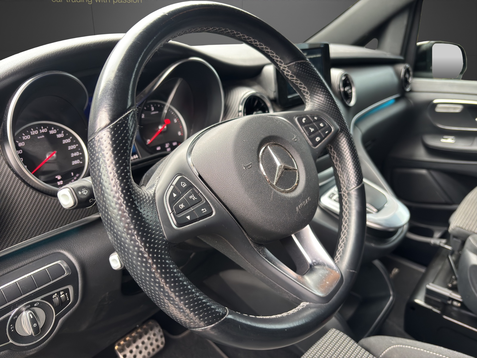 MERCEDES-BENZ V 300 d lang 4Matic 9G-Tronic-image-3