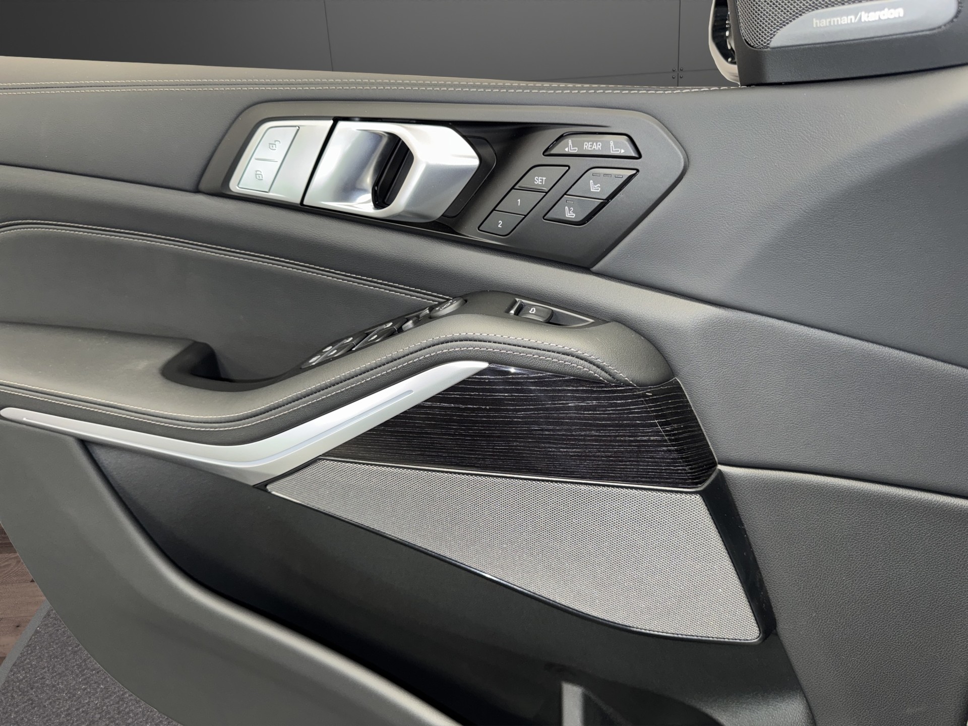 BMW X7 40d xDrive SAG-image-18