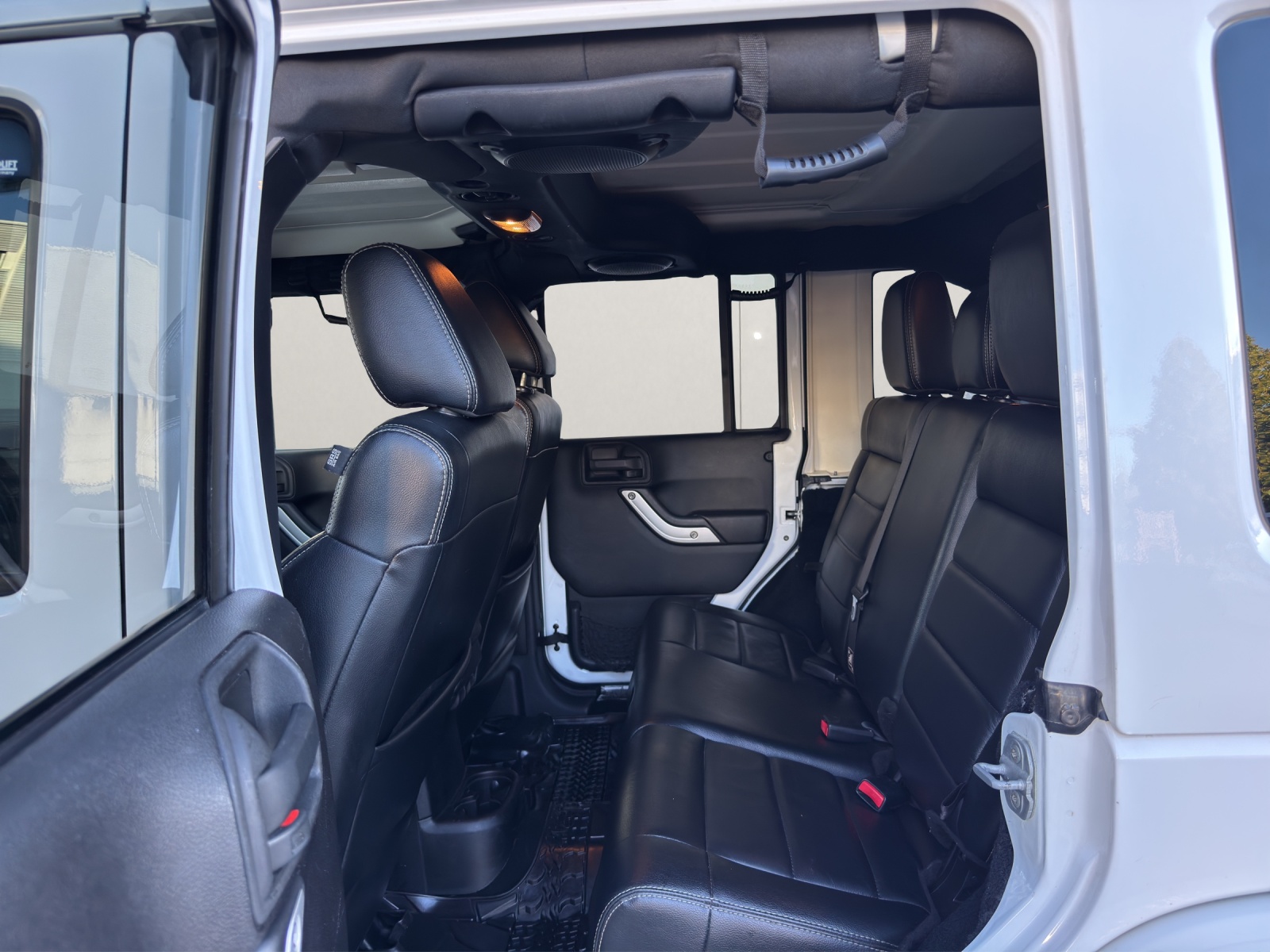 JEEP Wrangler 2.8CRD Unlimited Sahara Automatic-image-13