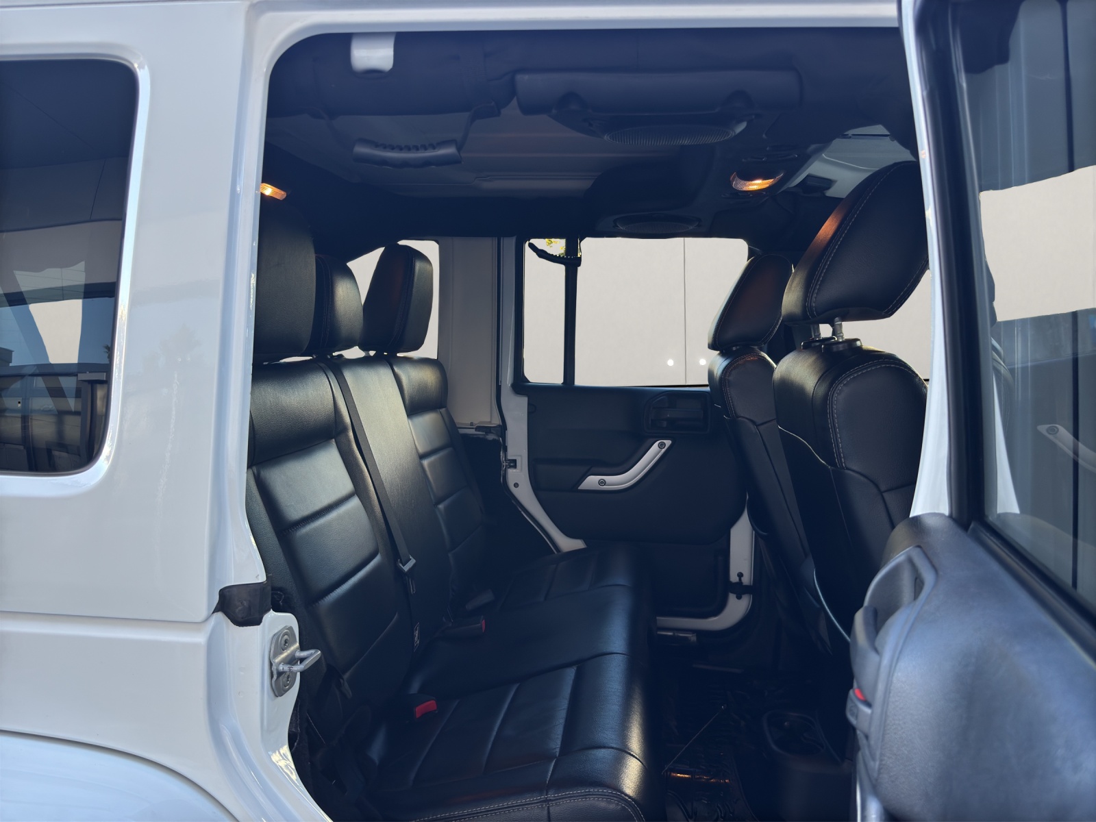 JEEP Wrangler 2.8CRD Unlimited Sahara Automatic-image-12