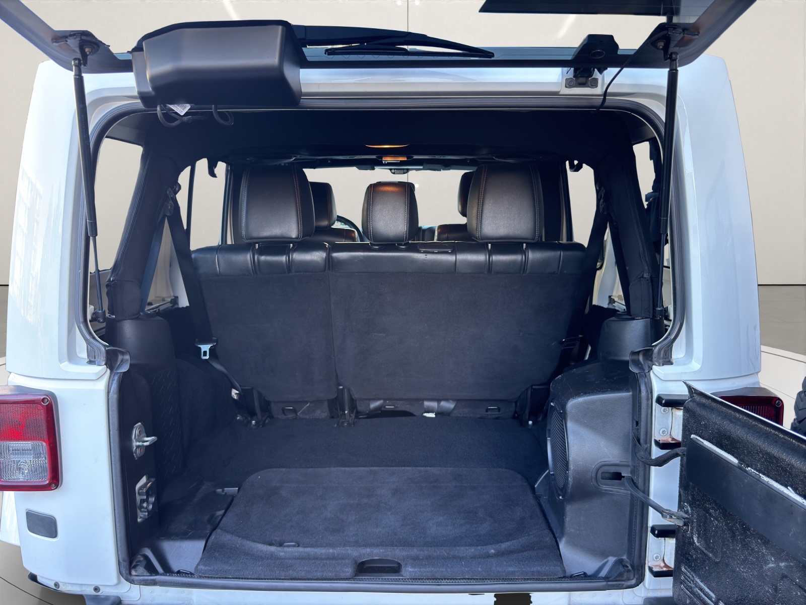 JEEP Wrangler 2.8CRD Unlimited Sahara Automatic-image-15
