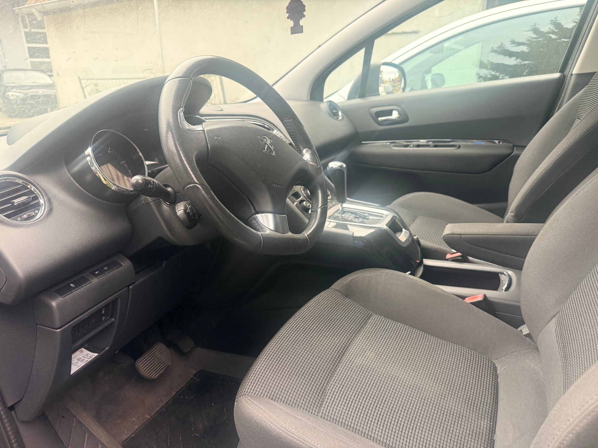 PEUGEOT 5008 1.6 BlueHDi Allure Tiptronic-image-4