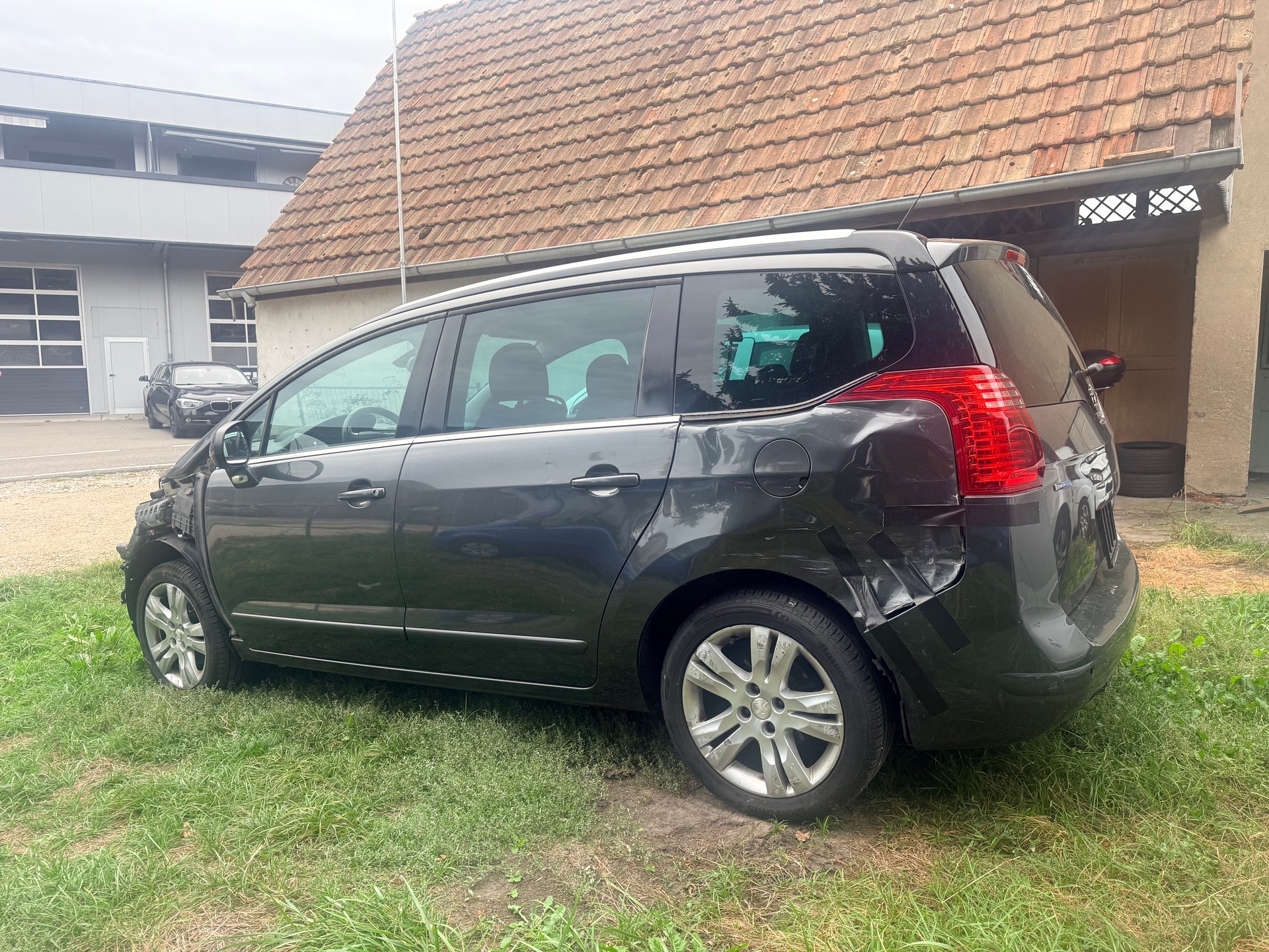PEUGEOT 5008 1.6 BlueHDi Allure Tiptronic-image-3