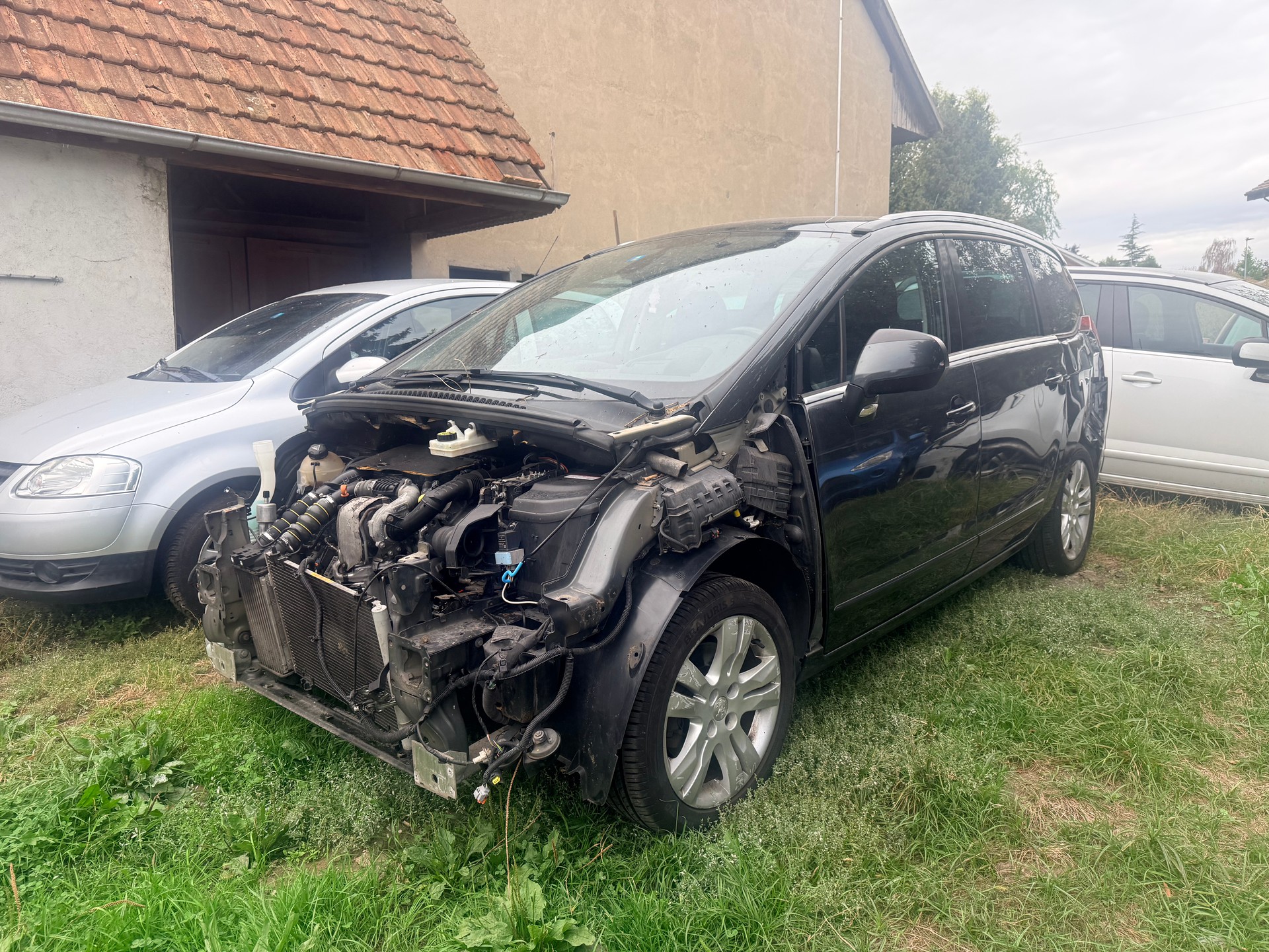 PEUGEOT 5008 1.6 BlueHDi Allure Tiptronic-image-0