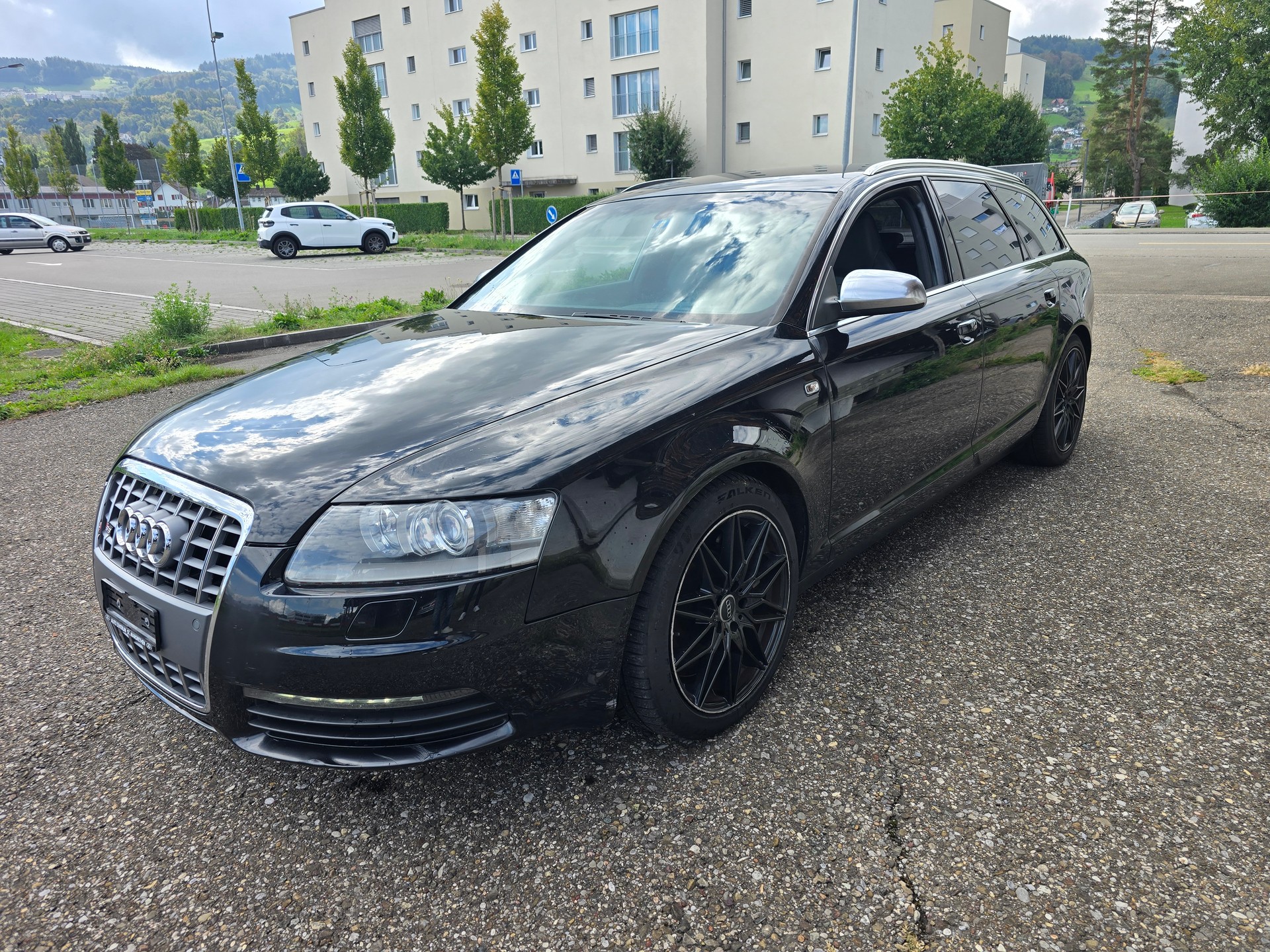 AUDI S6 Avant 5.2 V10 quattro tiptronic-image-0