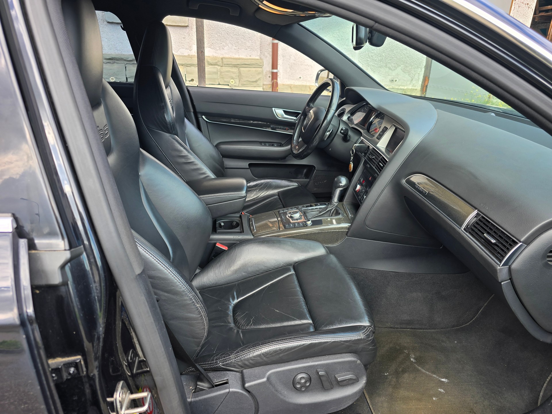AUDI S6 Avant 5.2 V10 quattro tiptronic-image-7