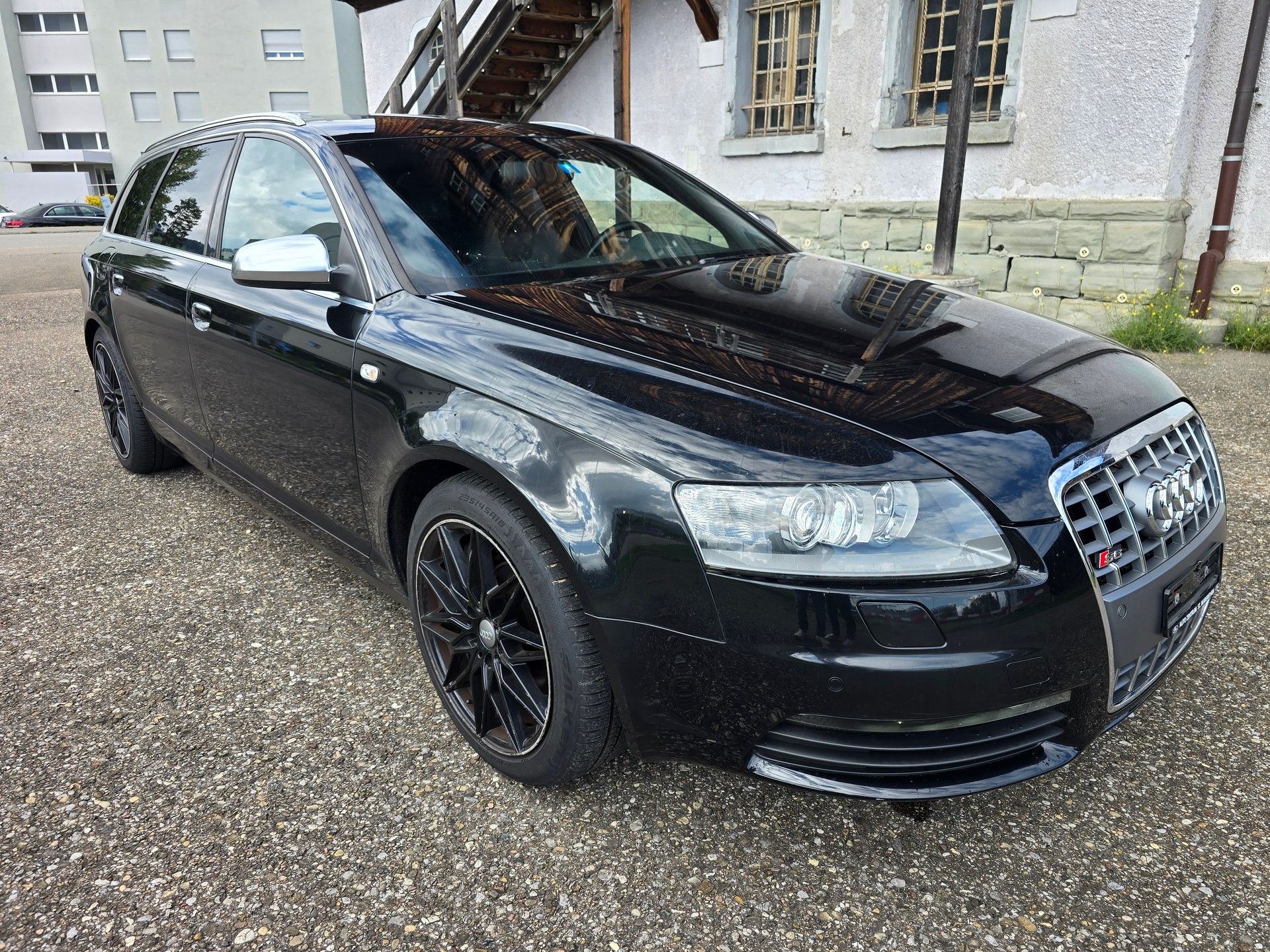 AUDI S6 Avant 5.2 V10 quattro tiptronic-image-1