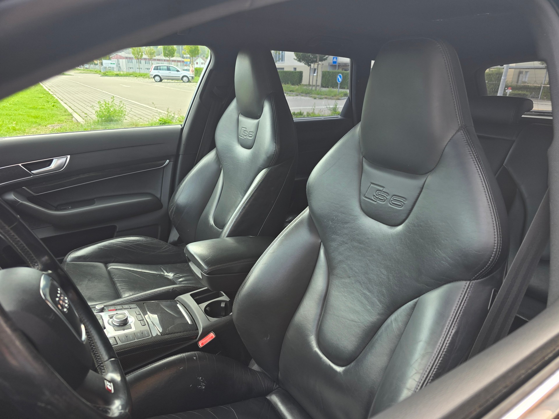 AUDI S6 Avant 5.2 V10 quattro tiptronic-image-5
