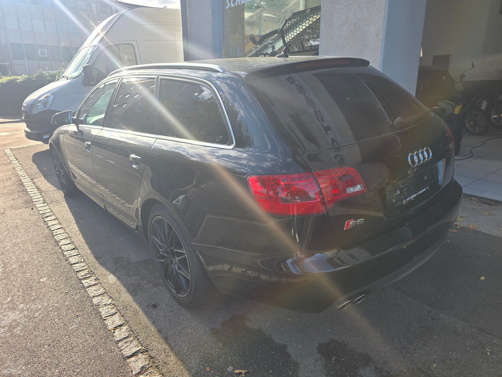 AUDI S6 Avant 5.2 V10 quattro tiptronic-image-3