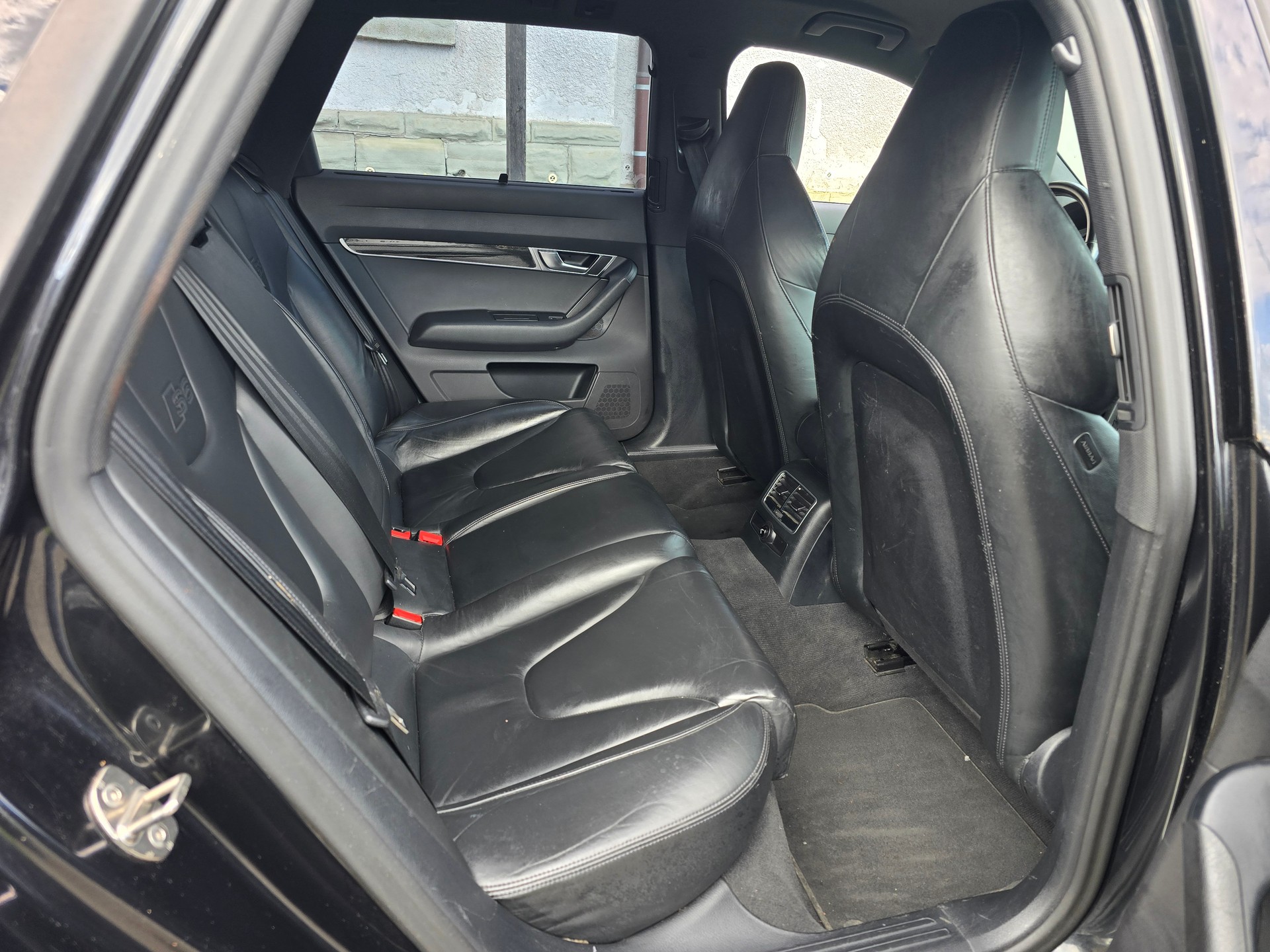 AUDI S6 Avant 5.2 V10 quattro tiptronic-image-6