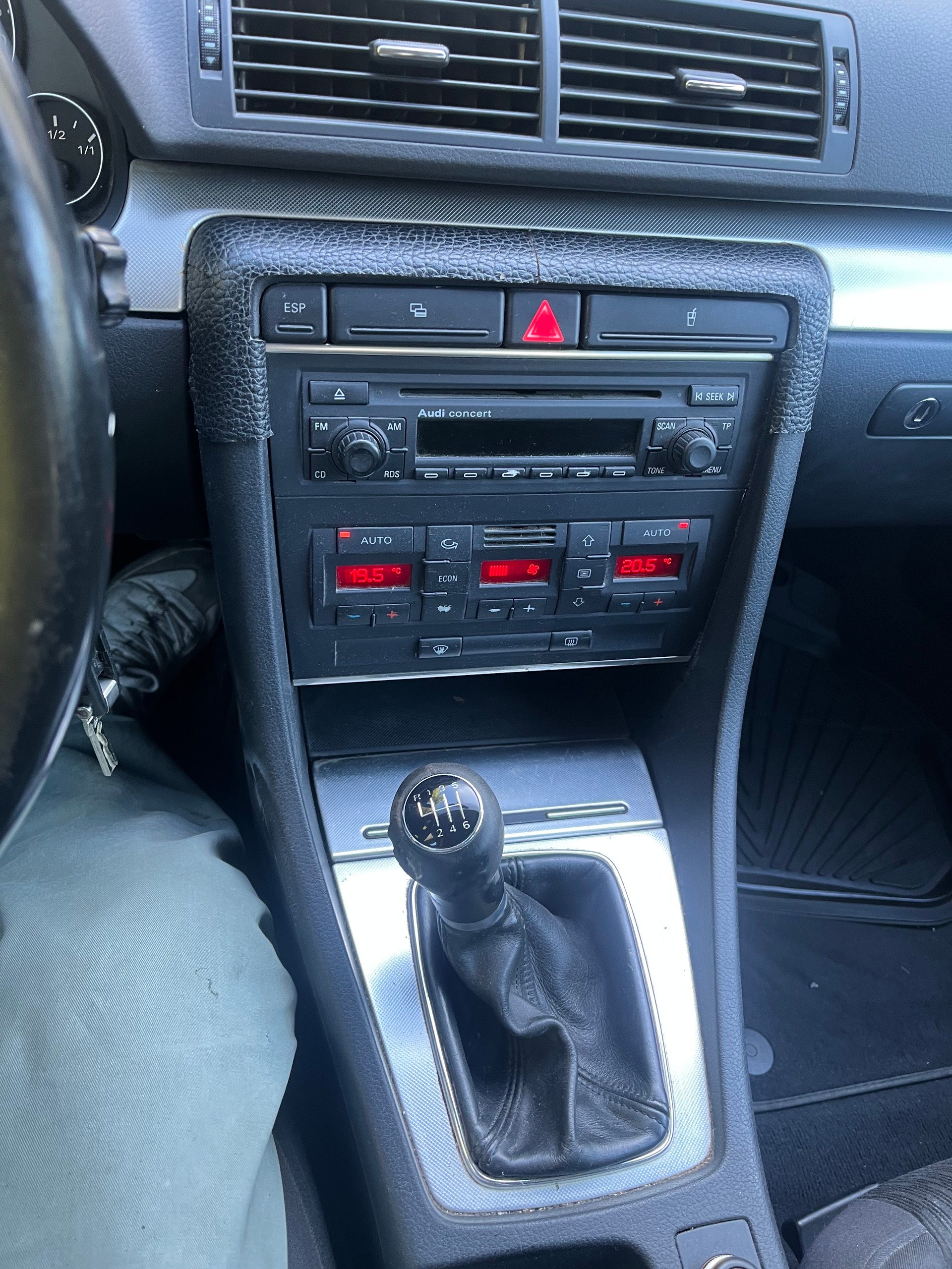 AUDI A4 Avant 2.0 TDI-image-14