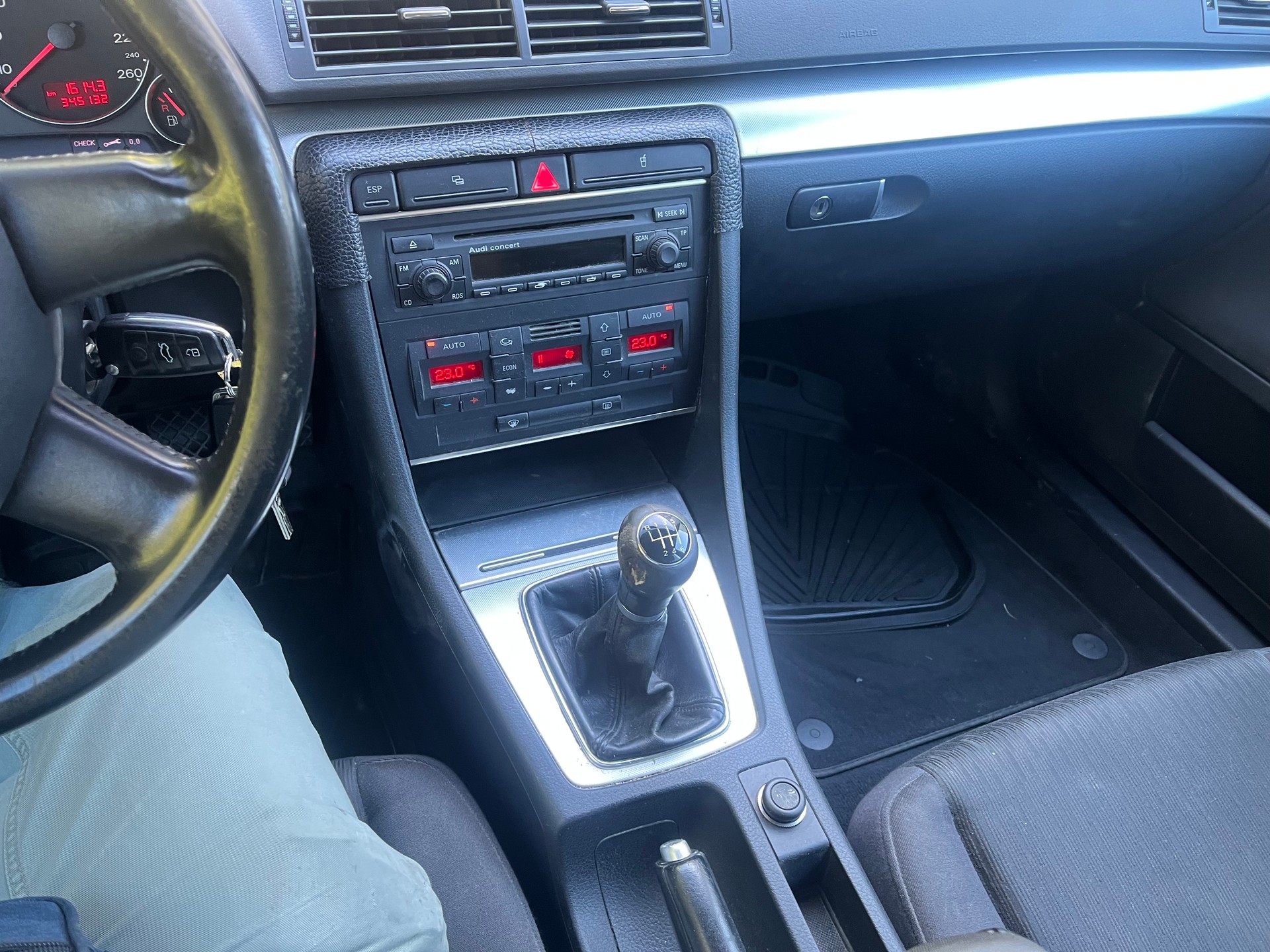 AUDI A4 Avant 2.0 TDI-image-9