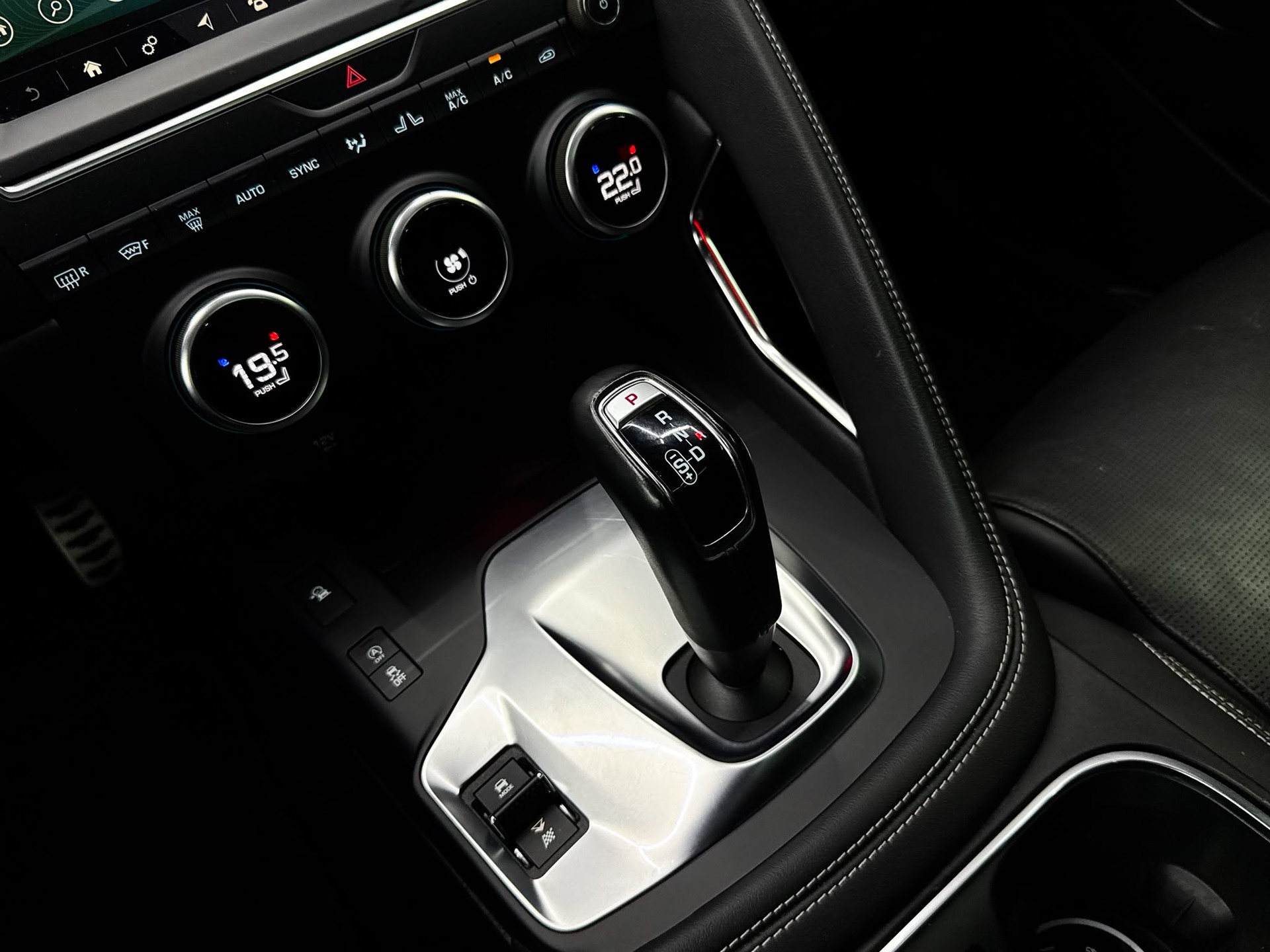 JAGUAR E-Pace 2.0d D240 R-Dynamic SE AWD Automatik-image-15