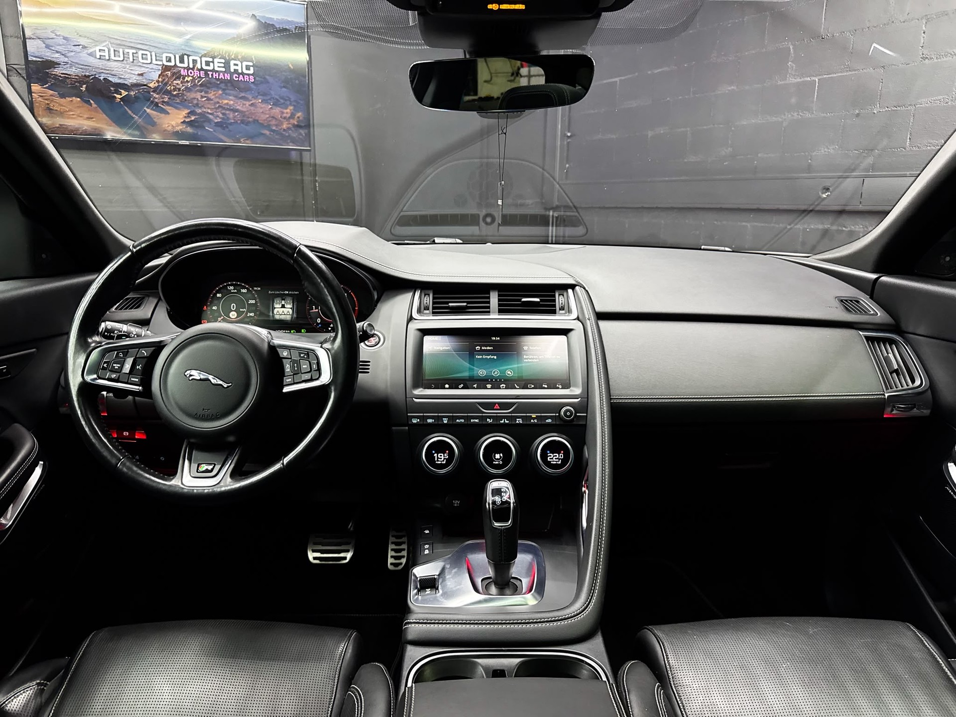 JAGUAR E-Pace 2.0d D240 R-Dynamic SE AWD Automatik-image-9
