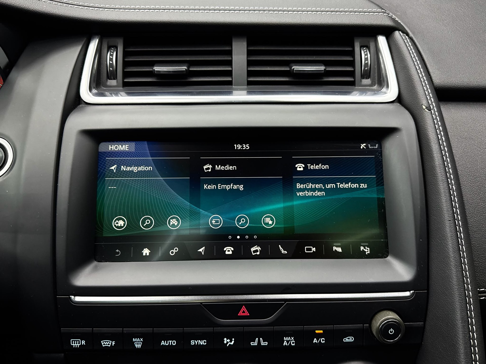 JAGUAR E-Pace 2.0d D240 R-Dynamic SE AWD Automatik-image-13