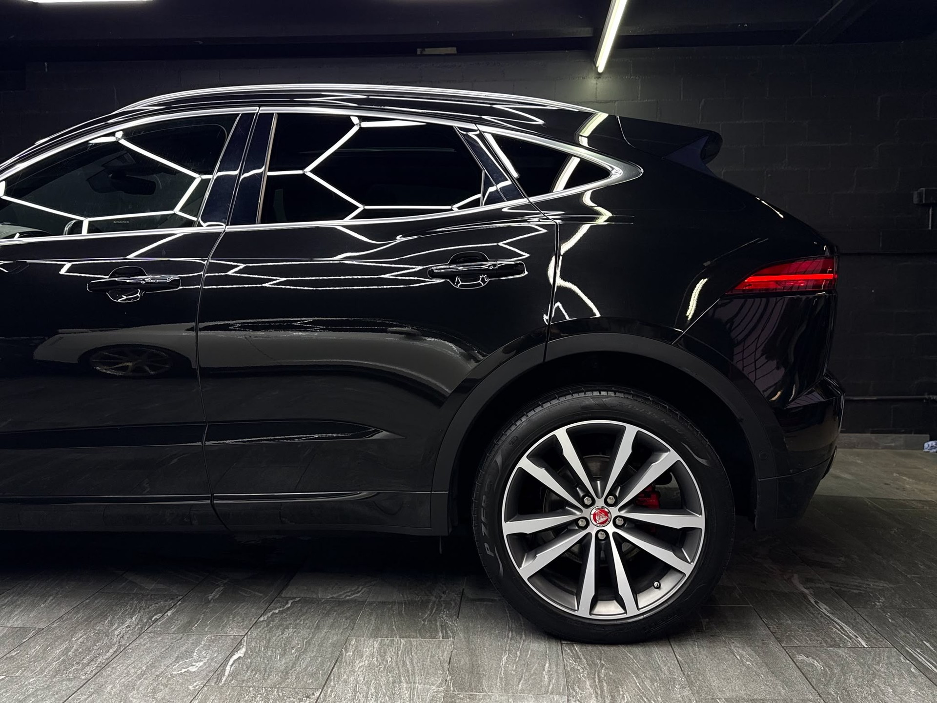 JAGUAR E-Pace 2.0d D240 R-Dynamic SE AWD Automatik-image-6