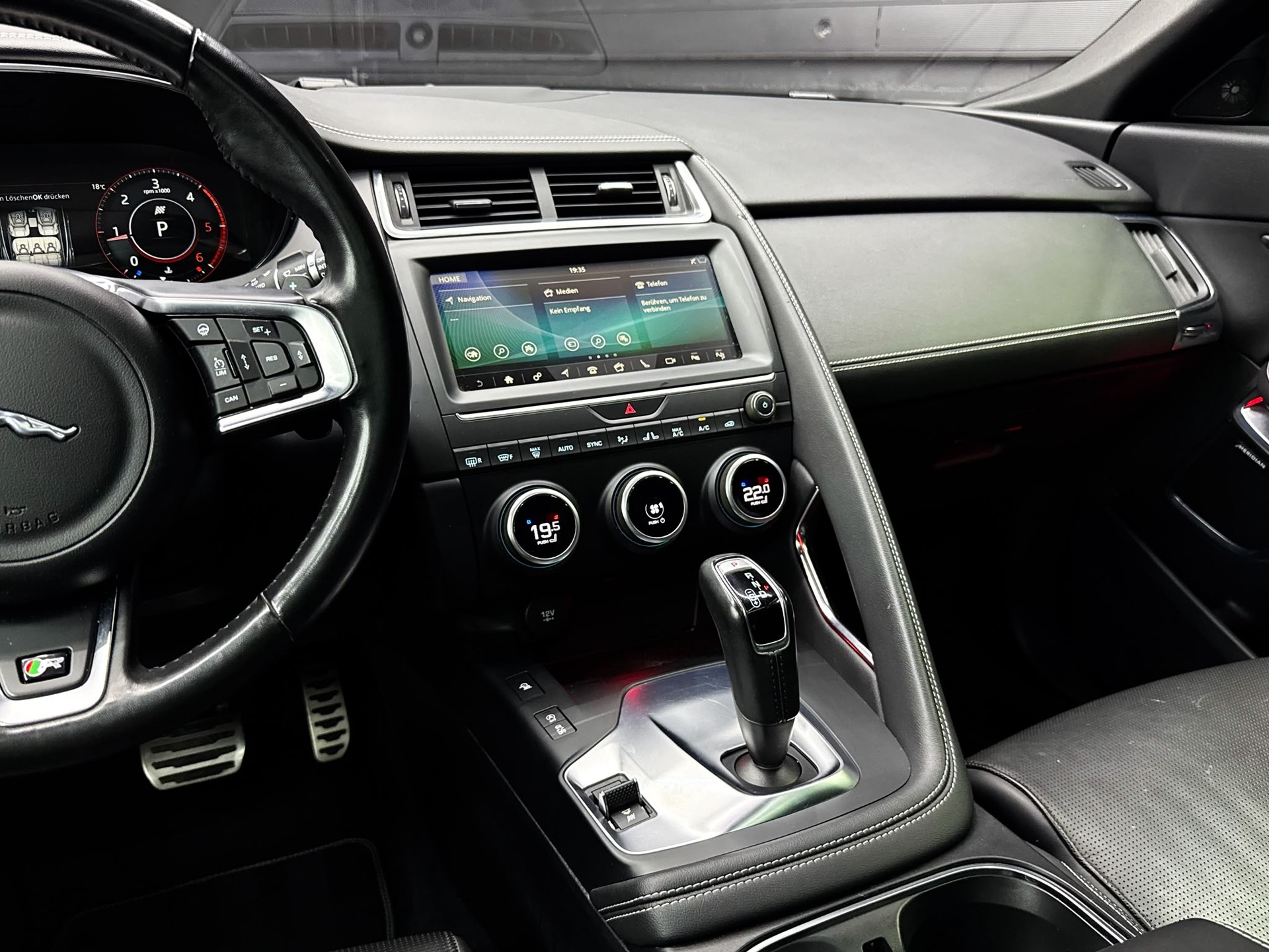 JAGUAR E-Pace 2.0d D240 R-Dynamic SE AWD Automatik-image-19