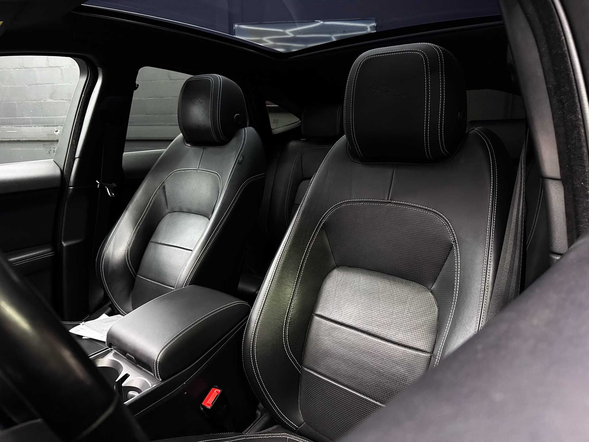JAGUAR E-Pace 2.0d D240 R-Dynamic SE AWD Automatik-image-18