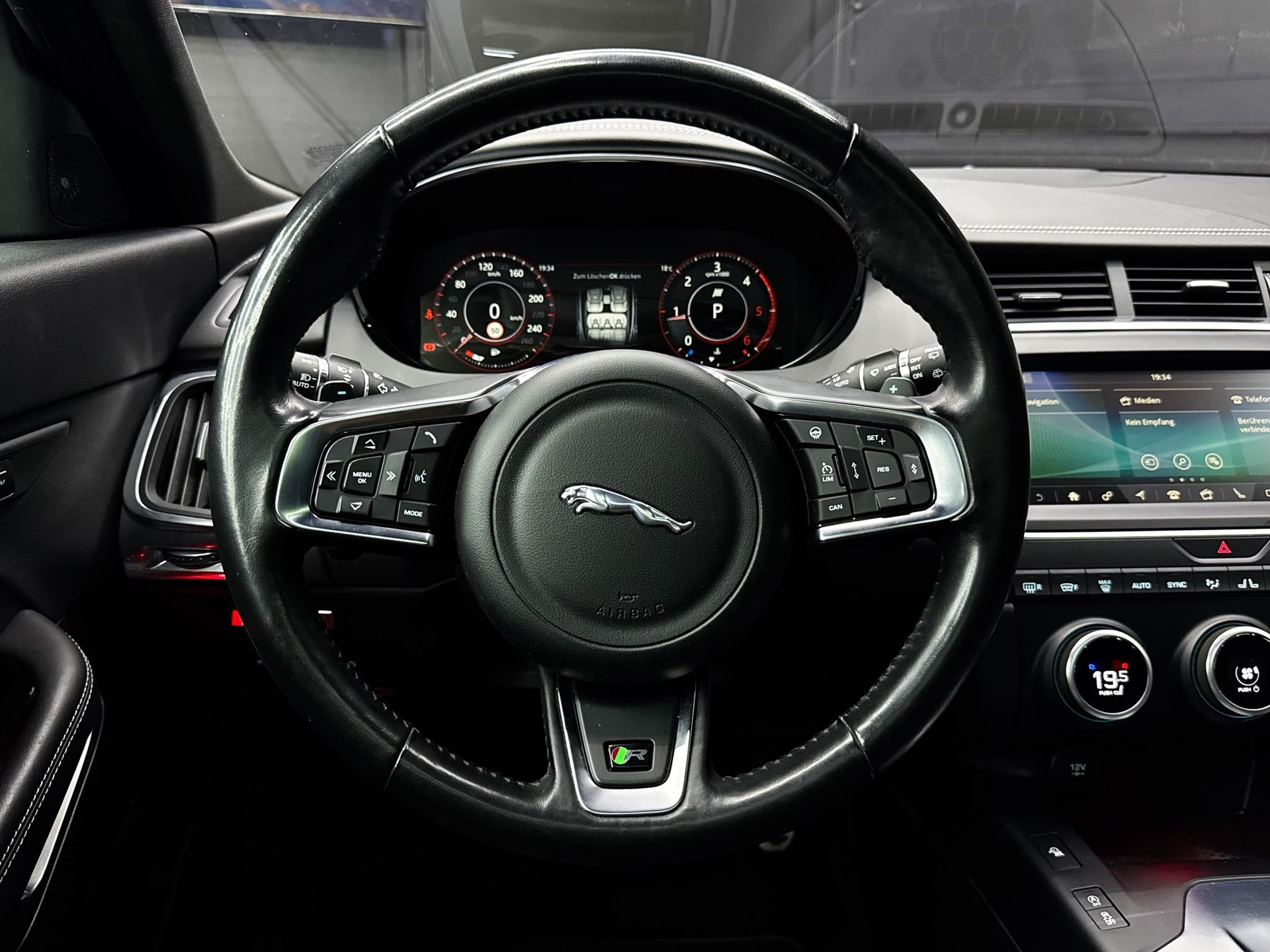 JAGUAR E-Pace 2.0d D240 R-Dynamic SE AWD Automatik-image-10