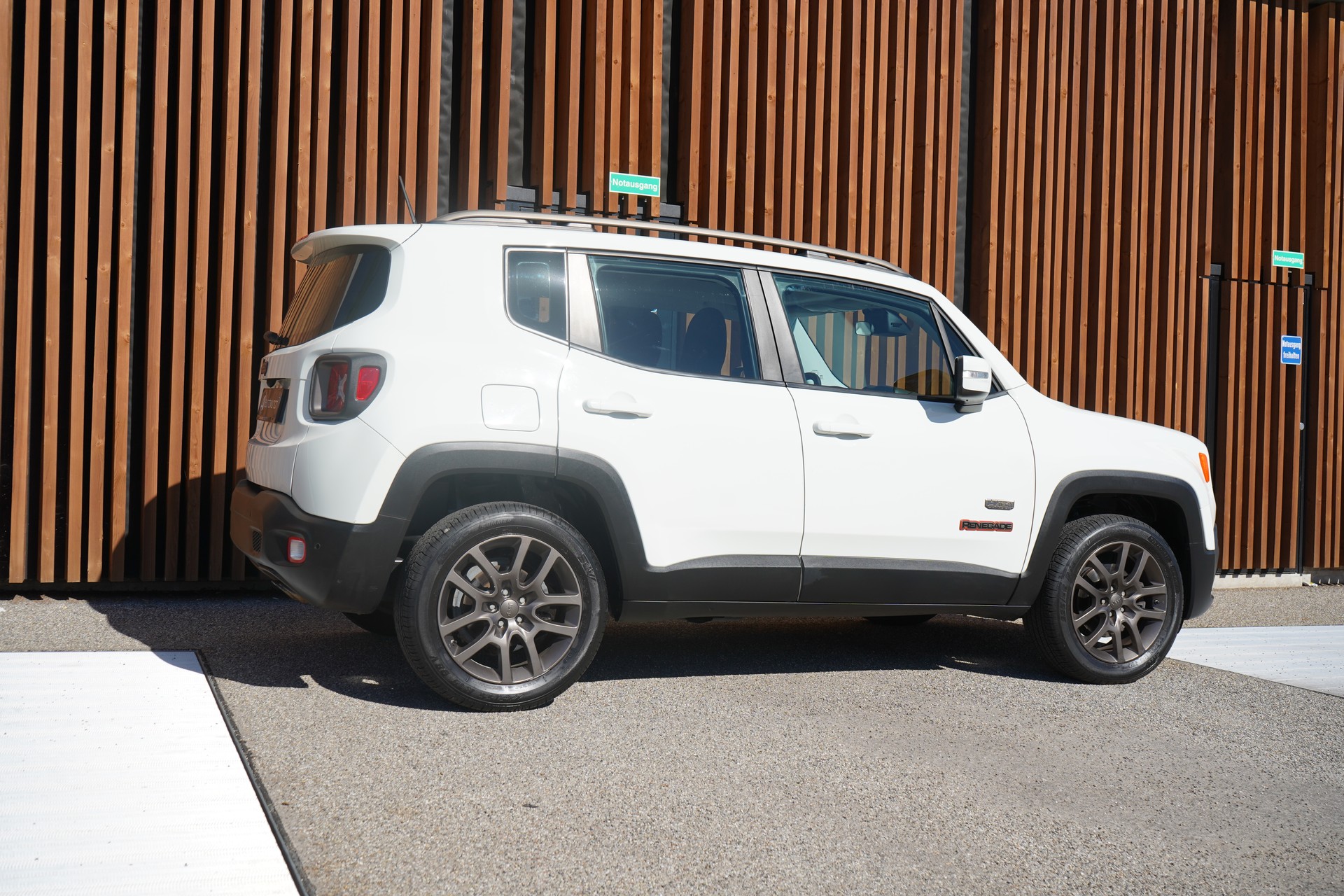 JEEP RENEGADE 1.4 TURBO 75th ANNIVERSARY AWD l 170 PS-image-8