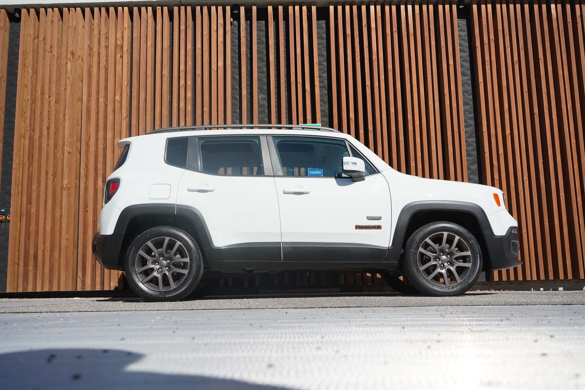 JEEP RENEGADE 1.4 TURBO 75th ANNIVERSARY AWD l 170 PS-image-2