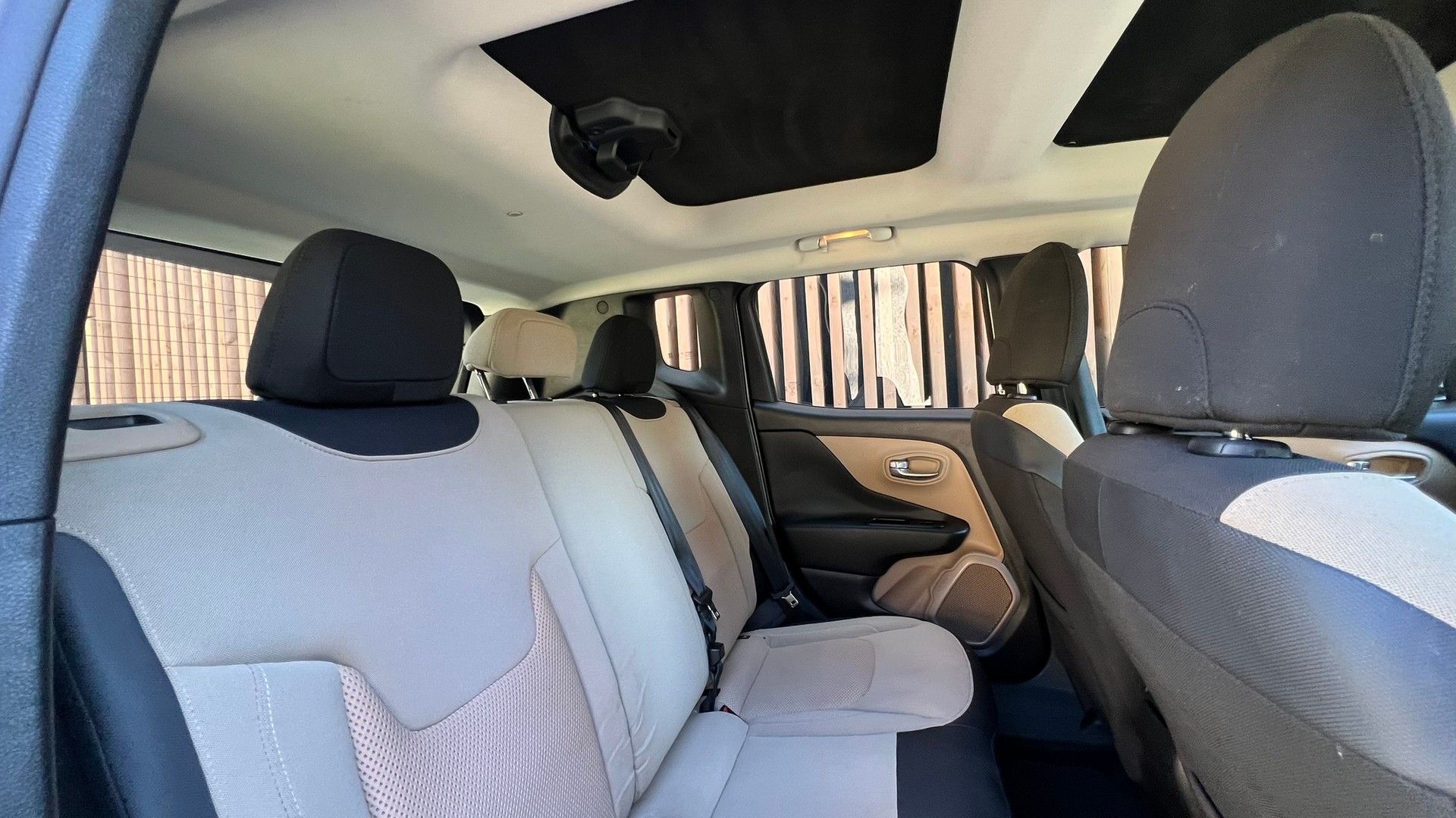 JEEP RENEGADE 1.4 TURBO 75th ANNIVERSARY AWD l 170 PS-image-27