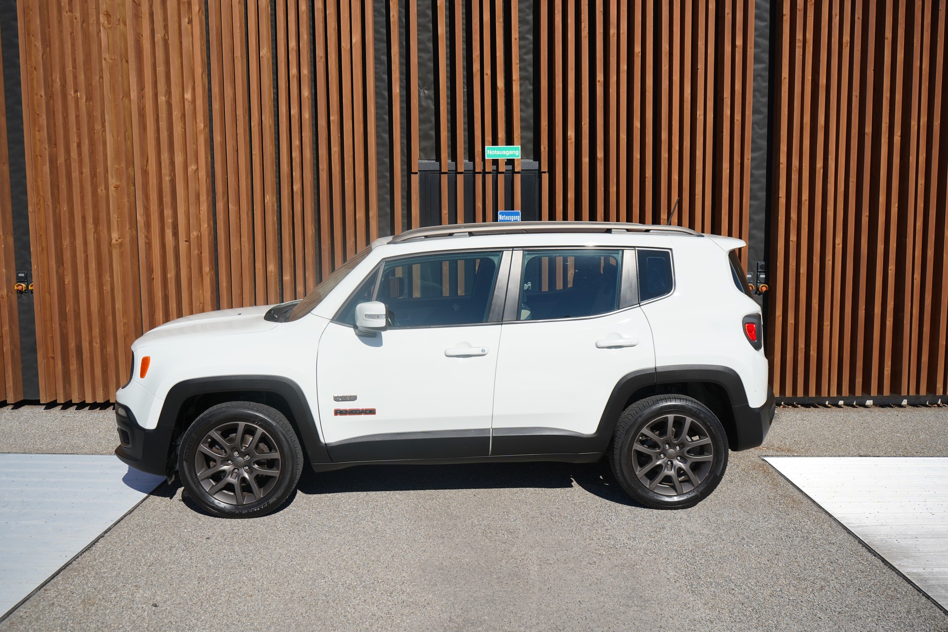 JEEP RENEGADE 1.4 TURBO 75th ANNIVERSARY AWD l 170 PS-image-5