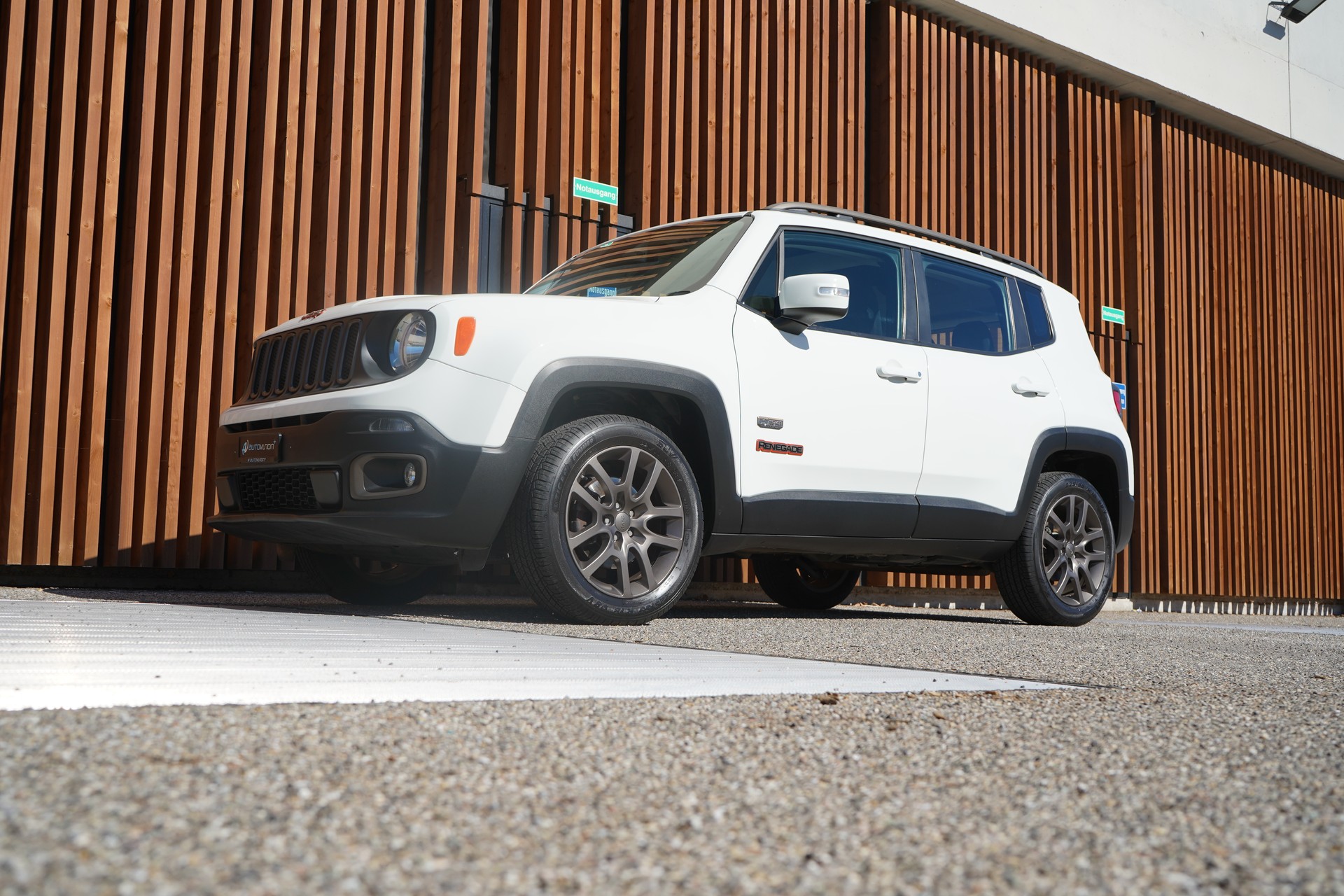 JEEP RENEGADE 1.4 TURBO 75th ANNIVERSARY AWD l 170 PS-image-12
