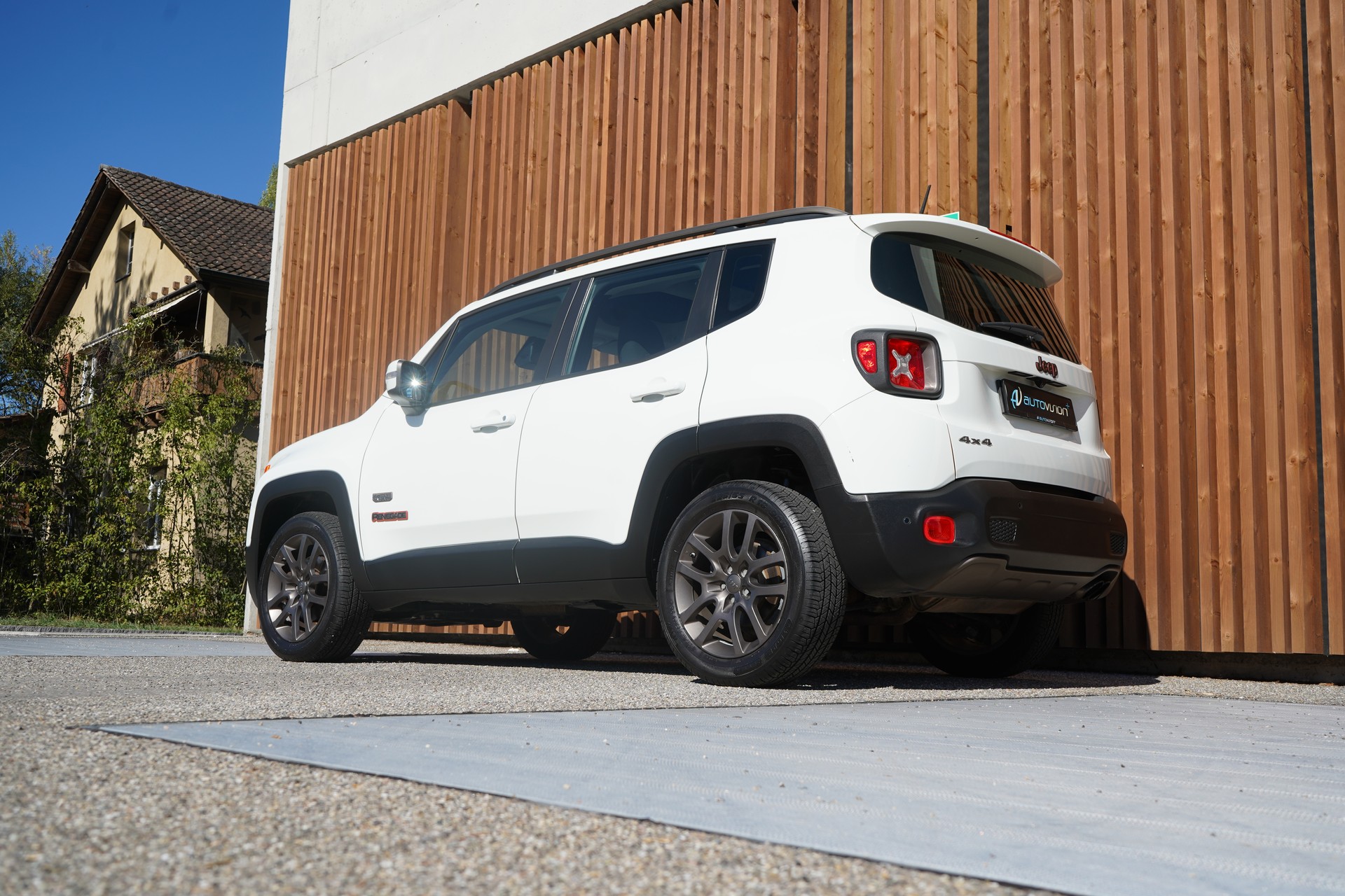 JEEP RENEGADE 1.4 TURBO 75th ANNIVERSARY AWD l 170 PS-image-11