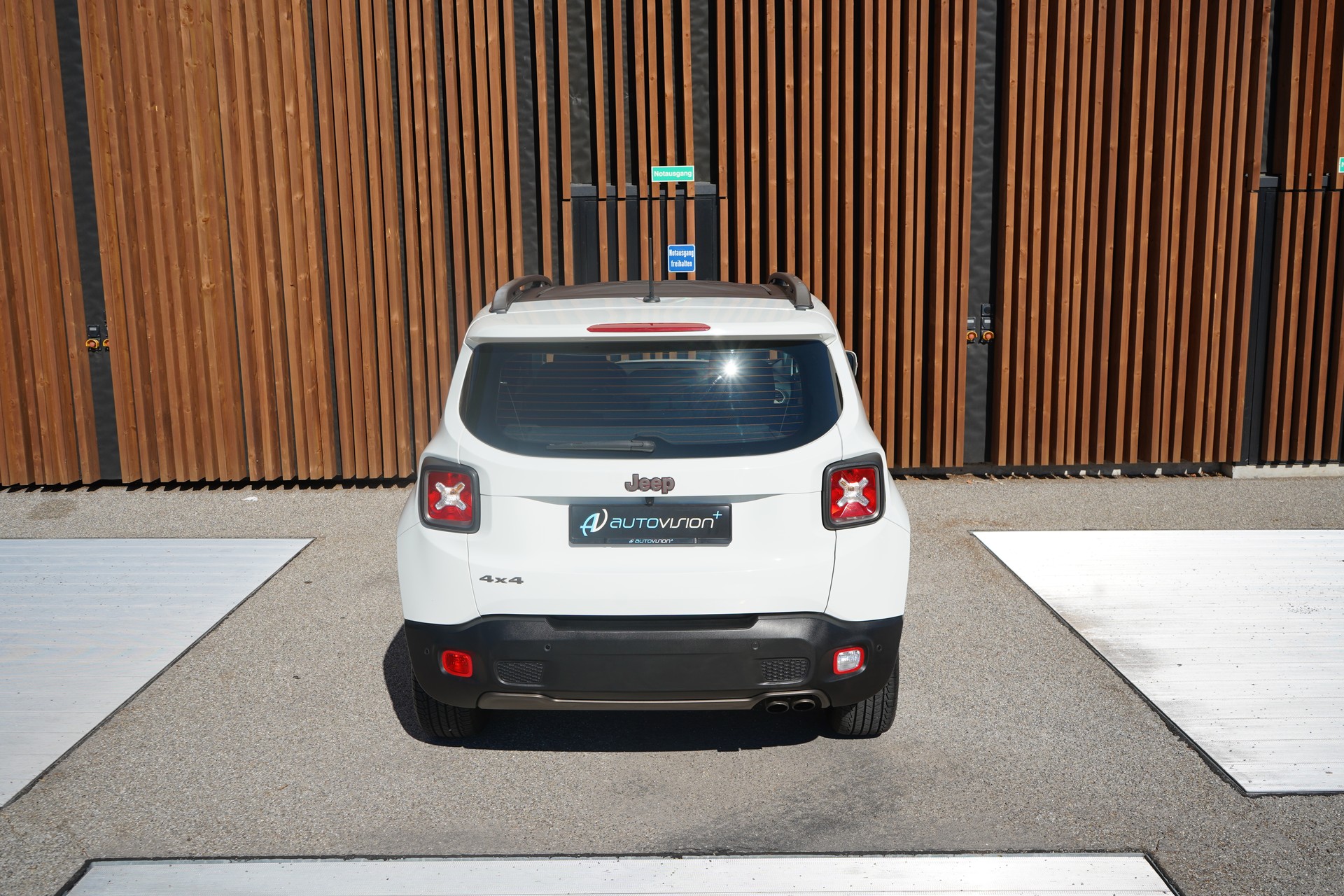 JEEP RENEGADE 1.4 TURBO 75th ANNIVERSARY AWD l 170 PS-image-15