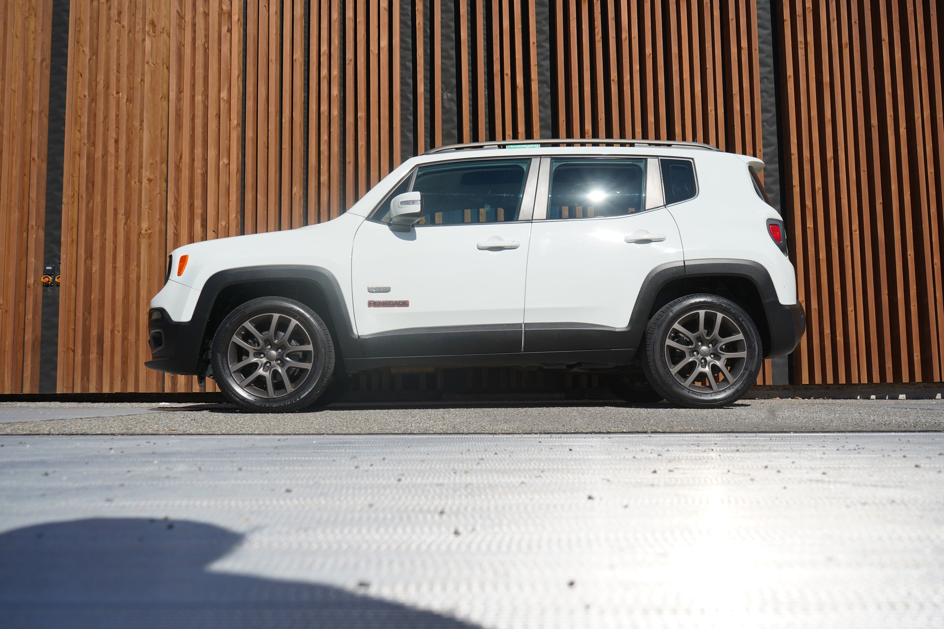 JEEP RENEGADE 1.4 TURBO 75th ANNIVERSARY AWD l 170 PS-image-3