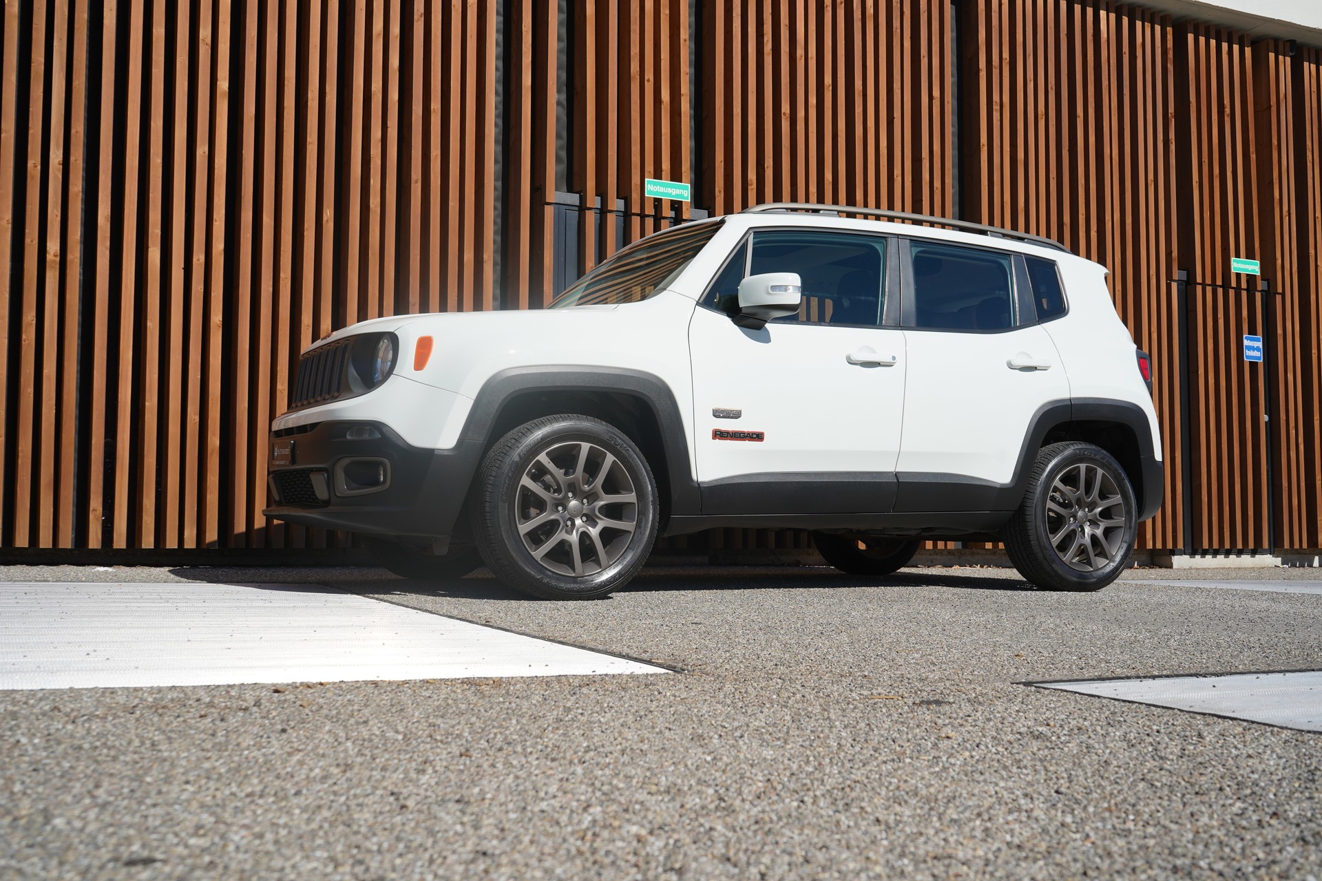 JEEP RENEGADE 1.4 TURBO 75th ANNIVERSARY AWD l 170 PS-image-10
