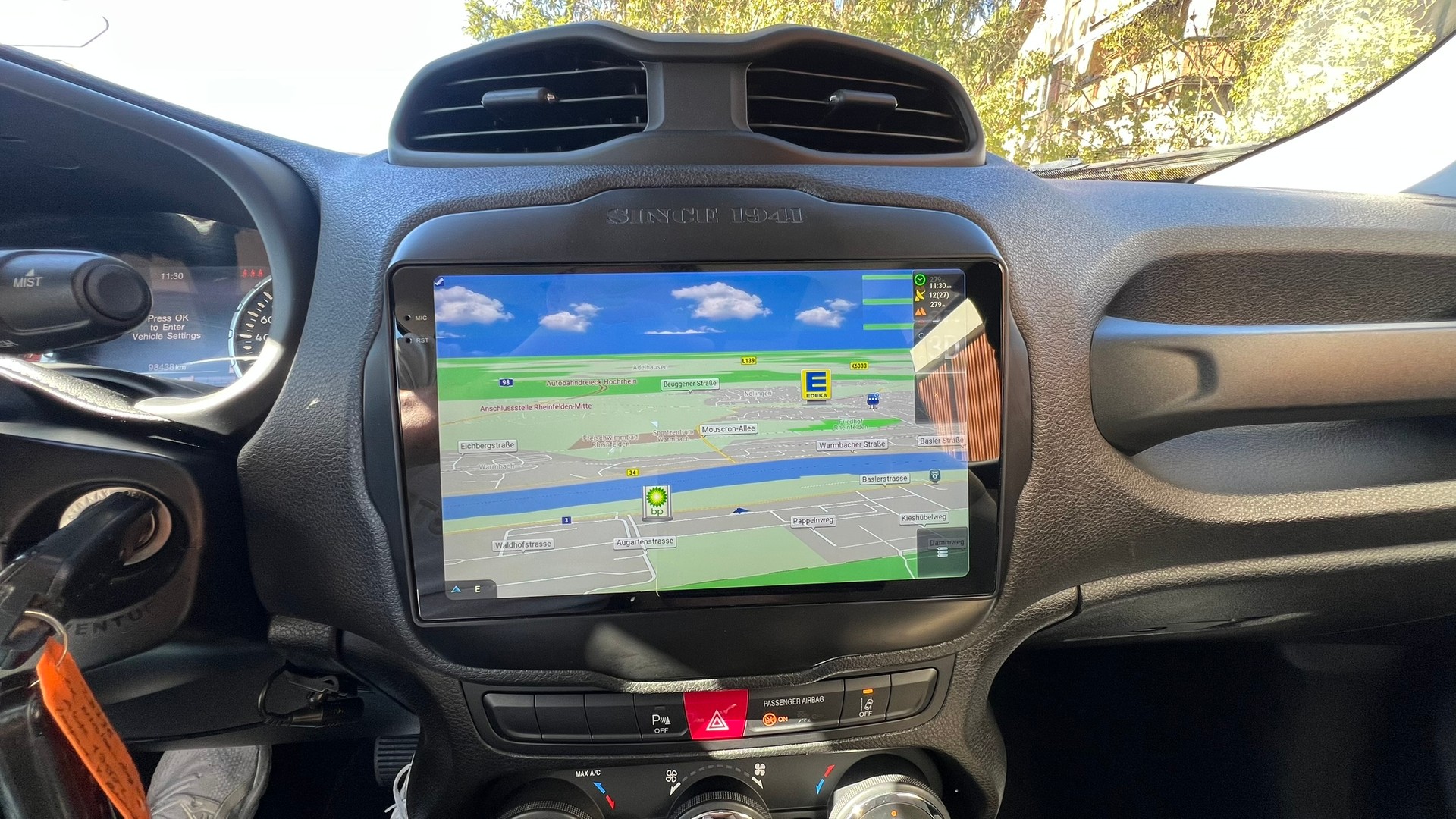 JEEP RENEGADE 1.4 TURBO 75th ANNIVERSARY AWD l 170 PS-image-22
