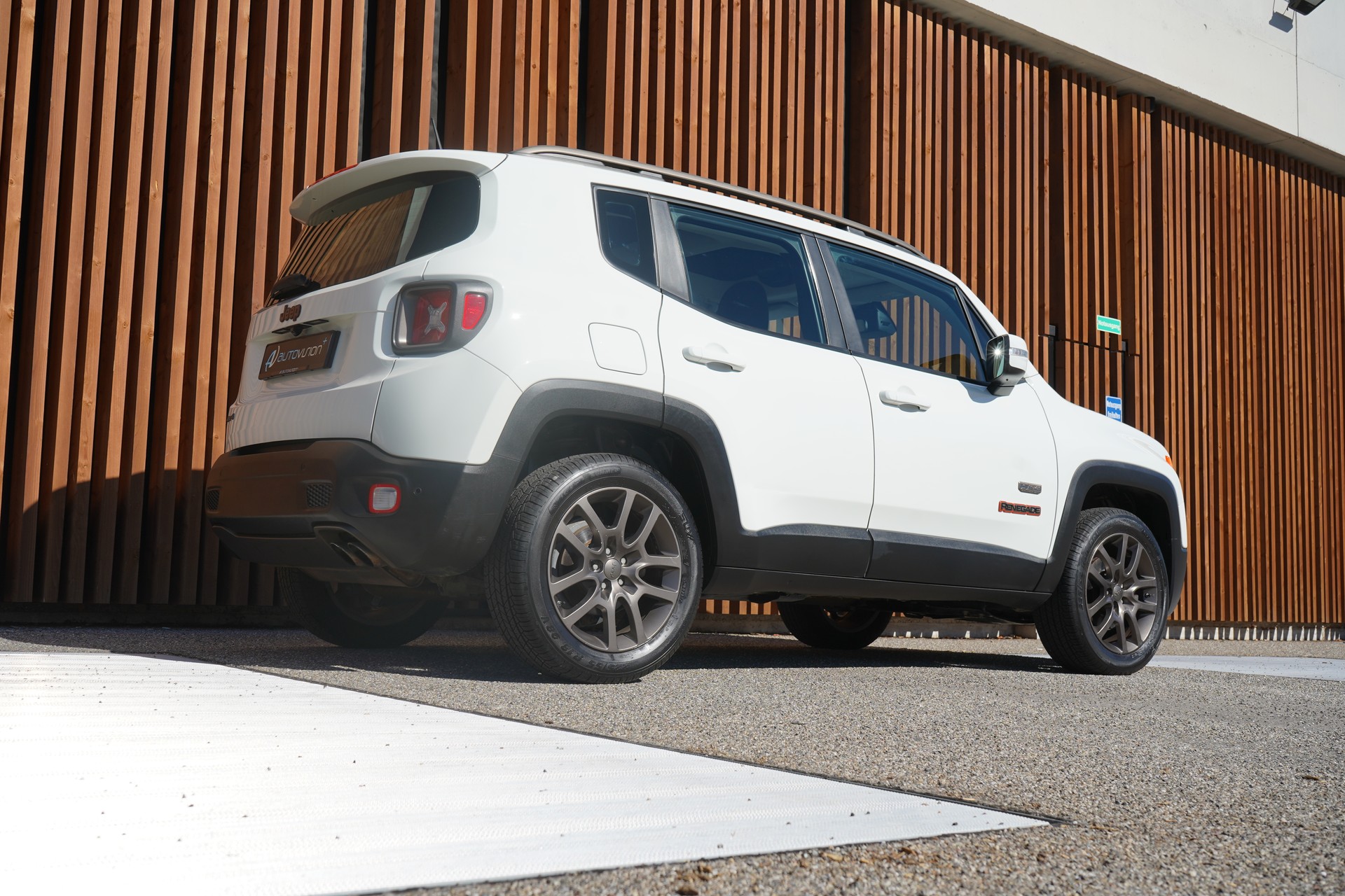 JEEP RENEGADE 1.4 TURBO 75th ANNIVERSARY AWD l 170 PS-image-6