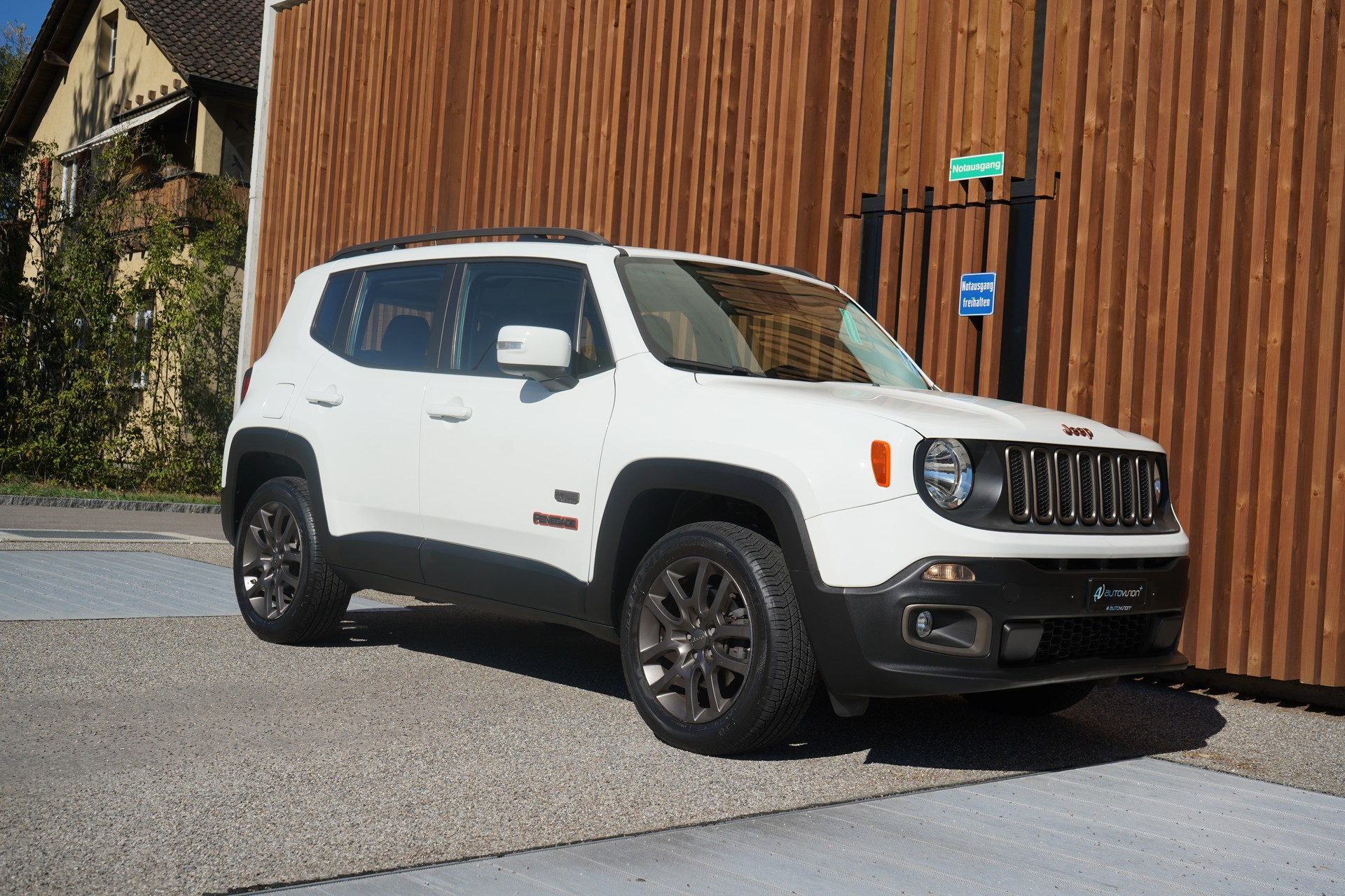 JEEP RENEGADE 1.4 TURBO 75th ANNIVERSARY AWD l 170 PS-image-9
