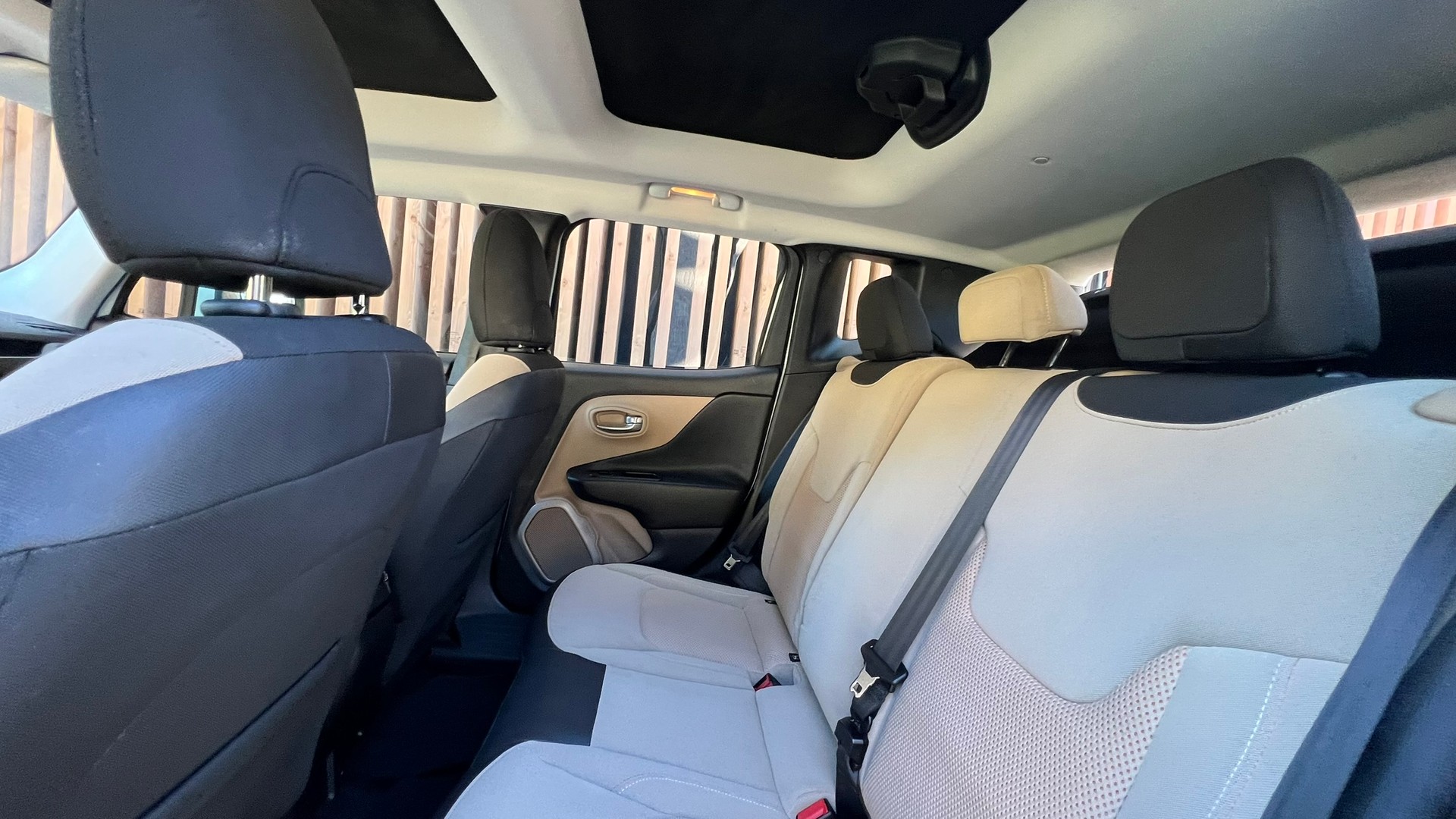 JEEP RENEGADE 1.4 TURBO 75th ANNIVERSARY AWD l 170 PS-image-28