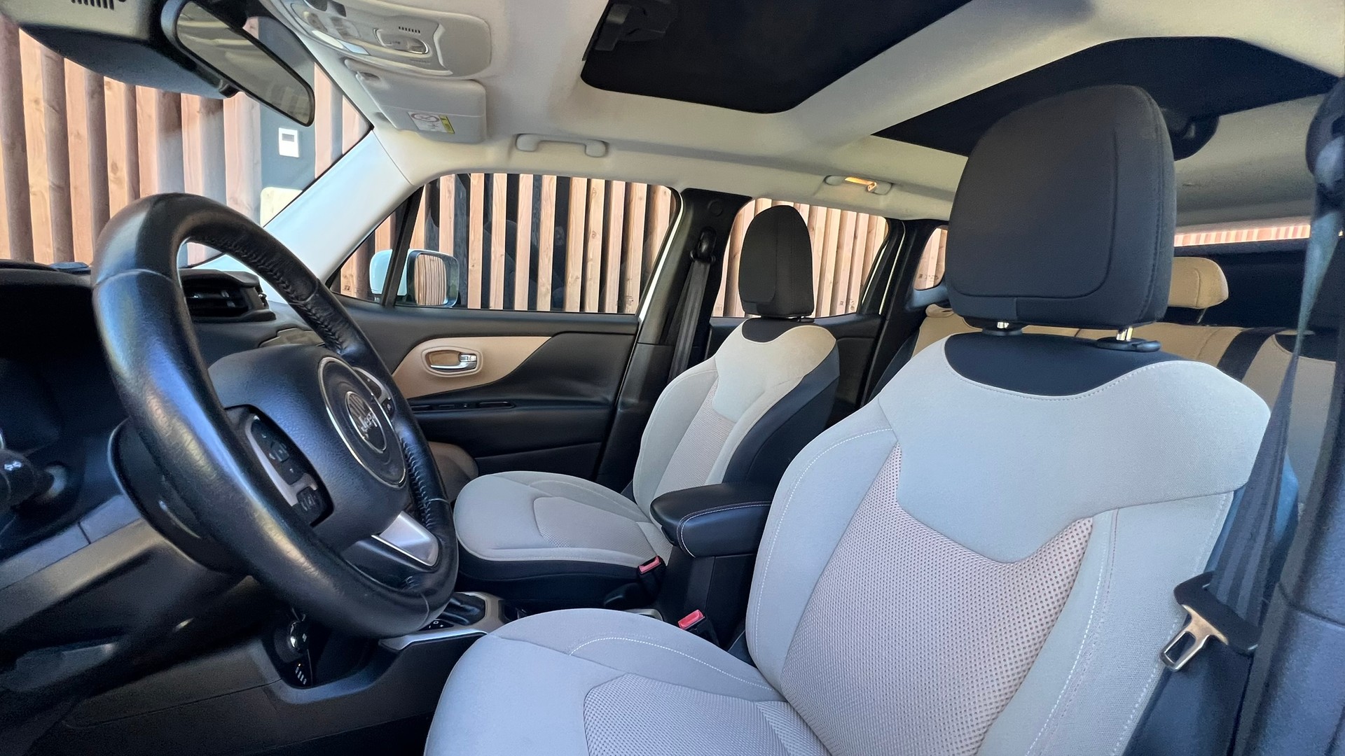JEEP RENEGADE 1.4 TURBO 75th ANNIVERSARY AWD l 170 PS-image-24