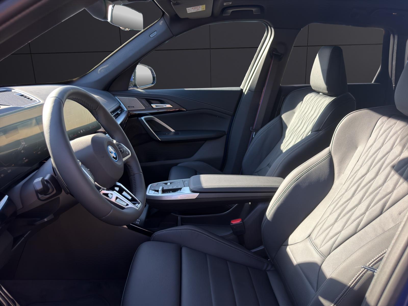 BMW iX1 U11 30 xDrive-image-1